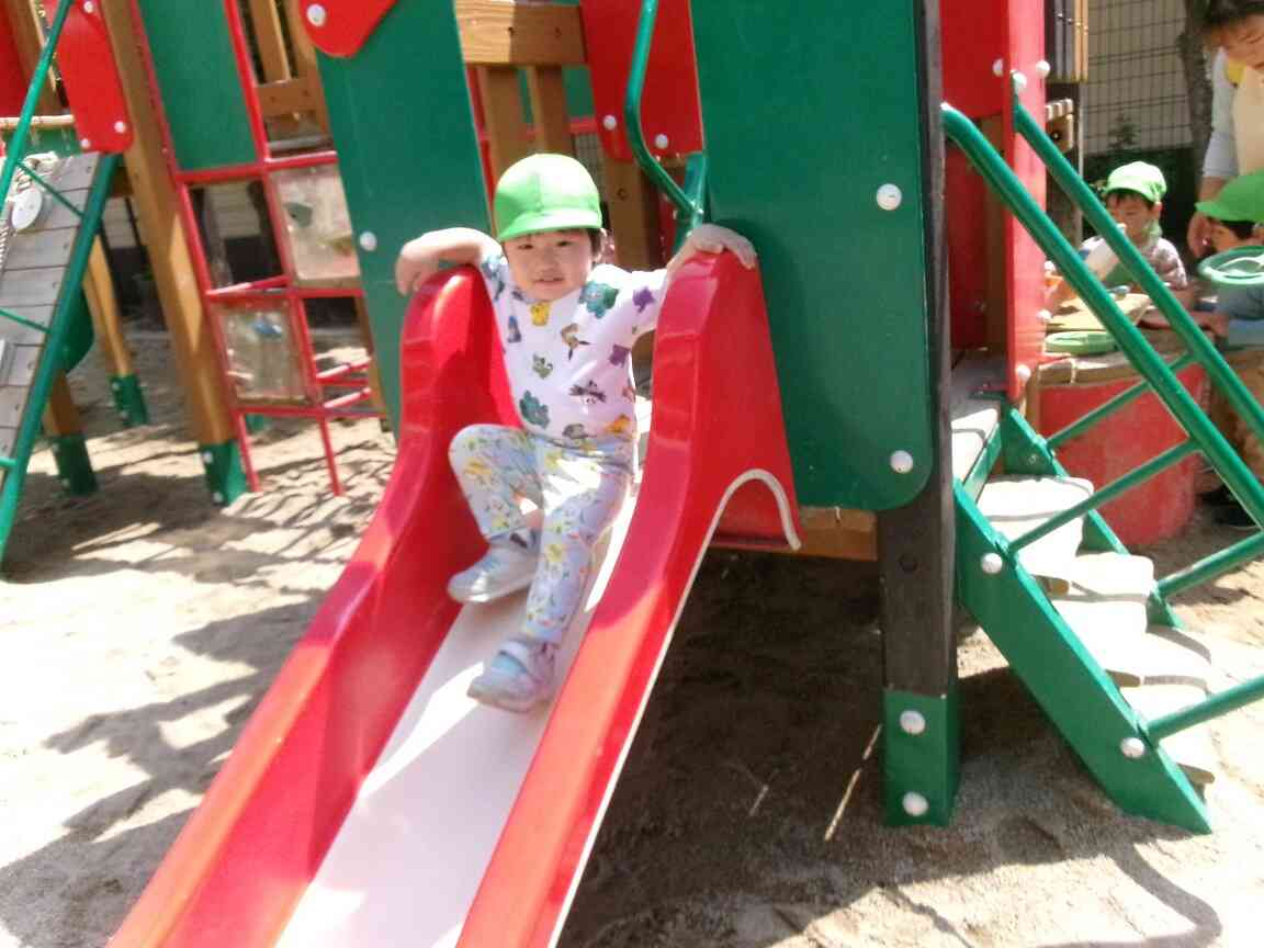 滑り台もすべるよ～！
