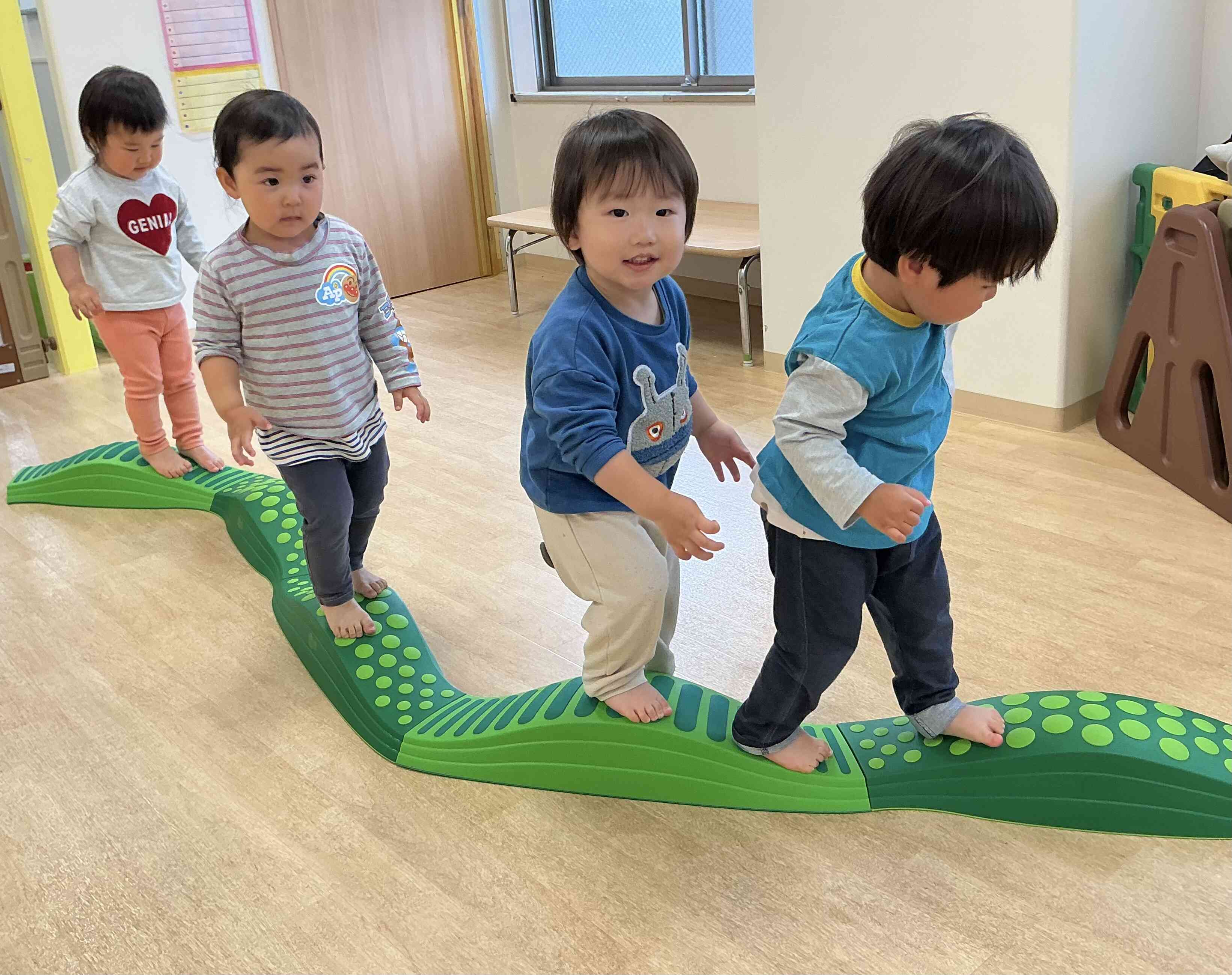 お部屋で遊びました！