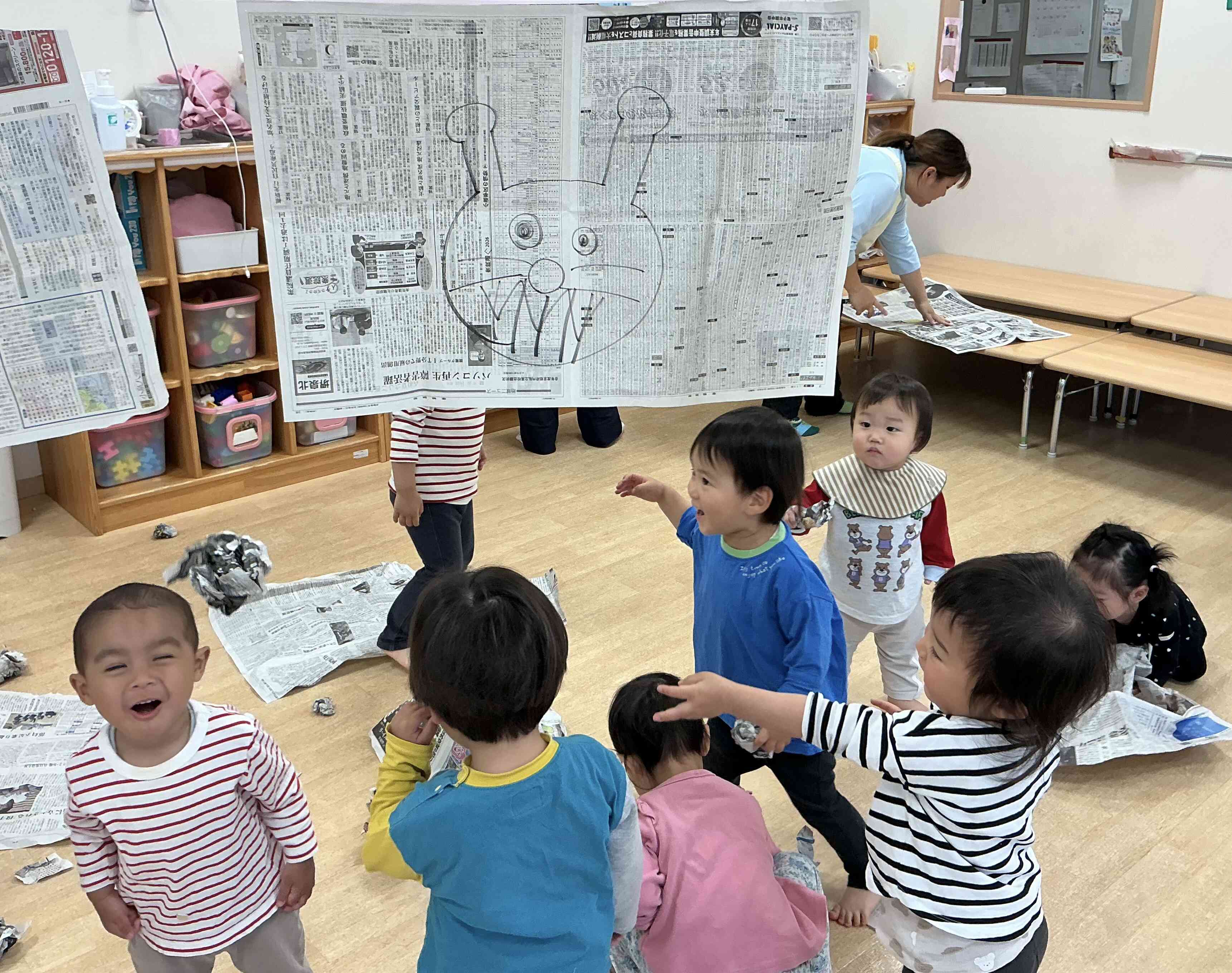 新聞紙遊び楽しいね！