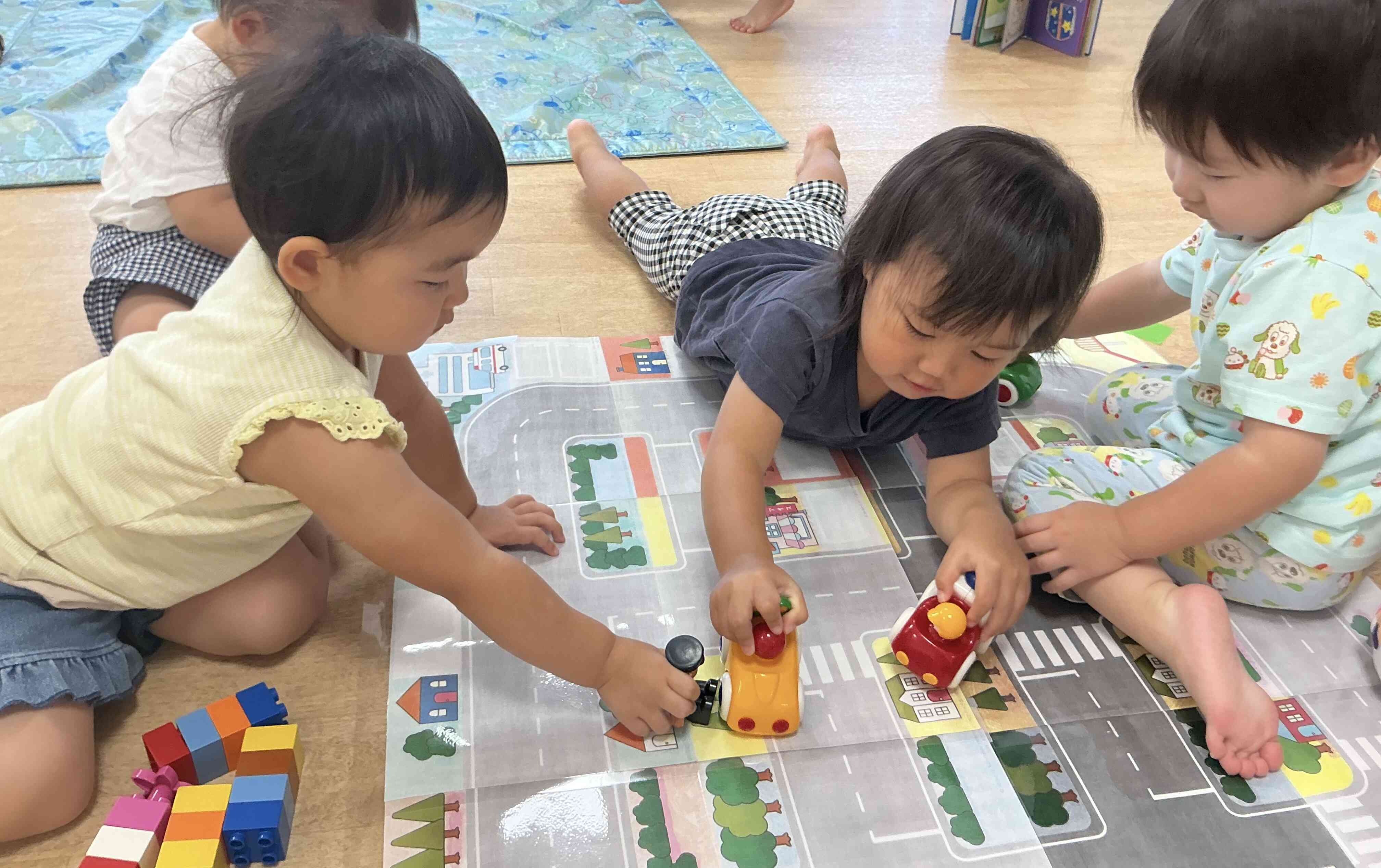 車が走りま〜す!