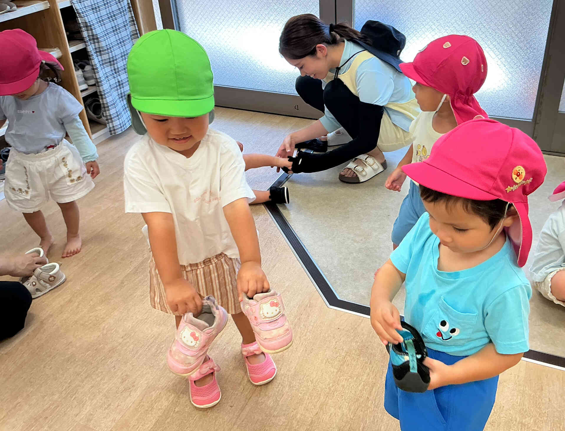お靴自分で履くよ〜！
