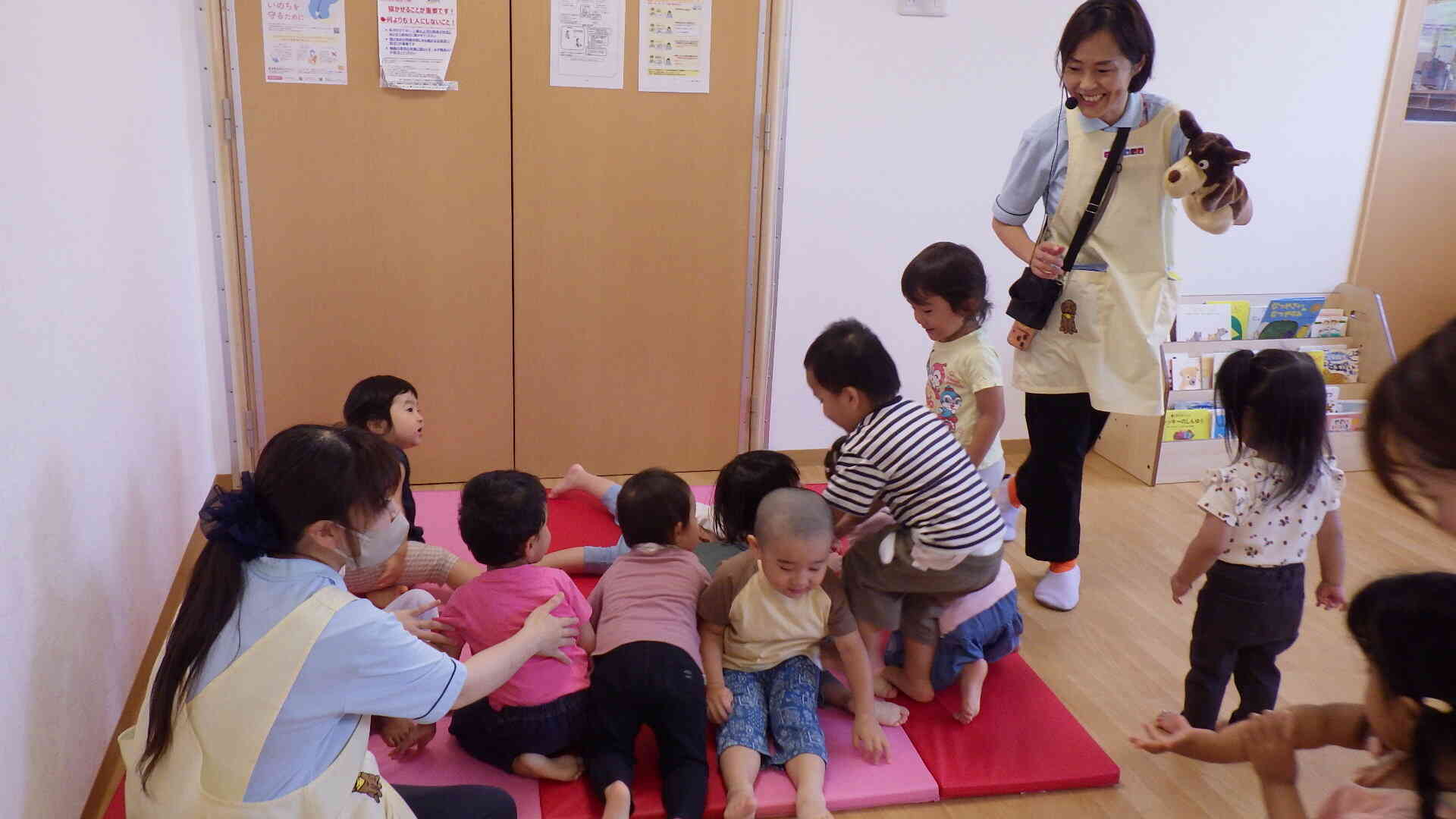ぶたの父さんが…散歩をしていたら♪腹ペコおおかみ現れて~♪