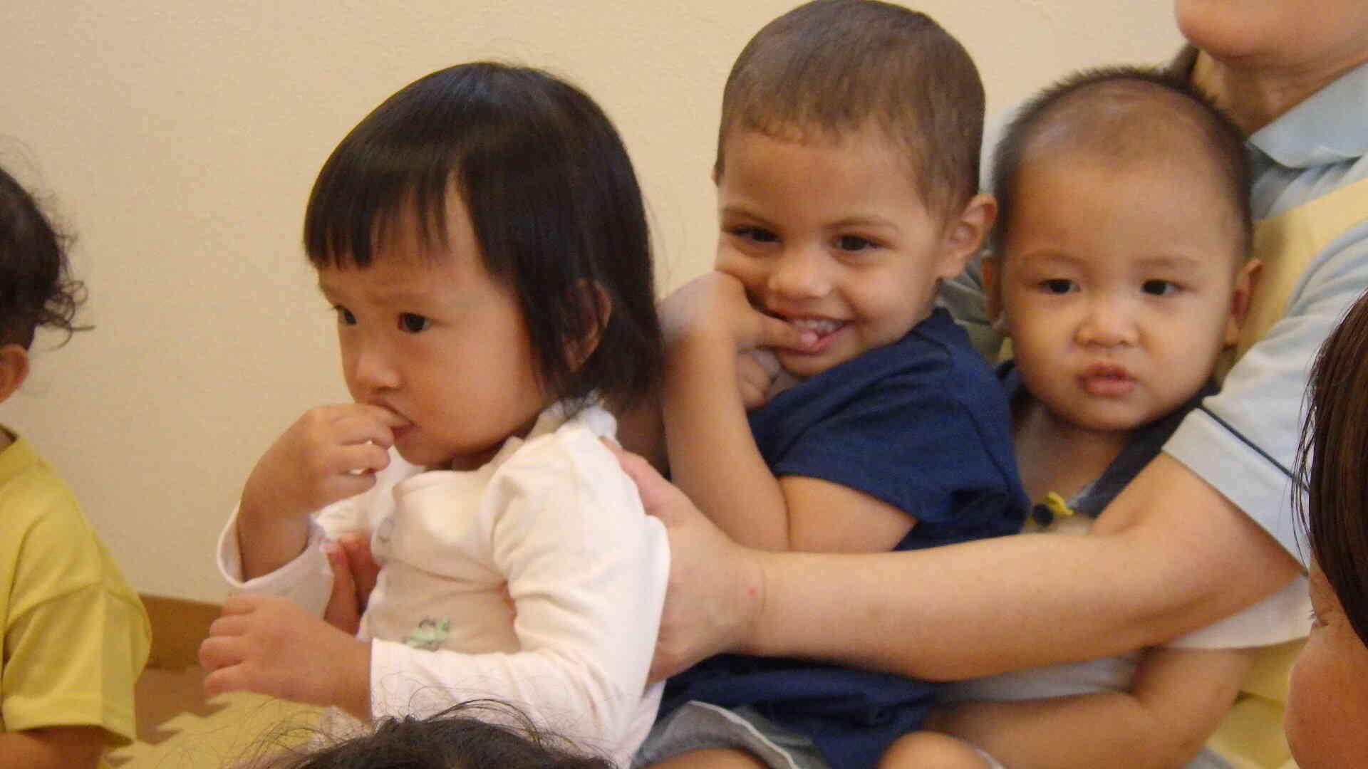 １歳児あひるぐみ　♪バスにのってみんなで出発！　