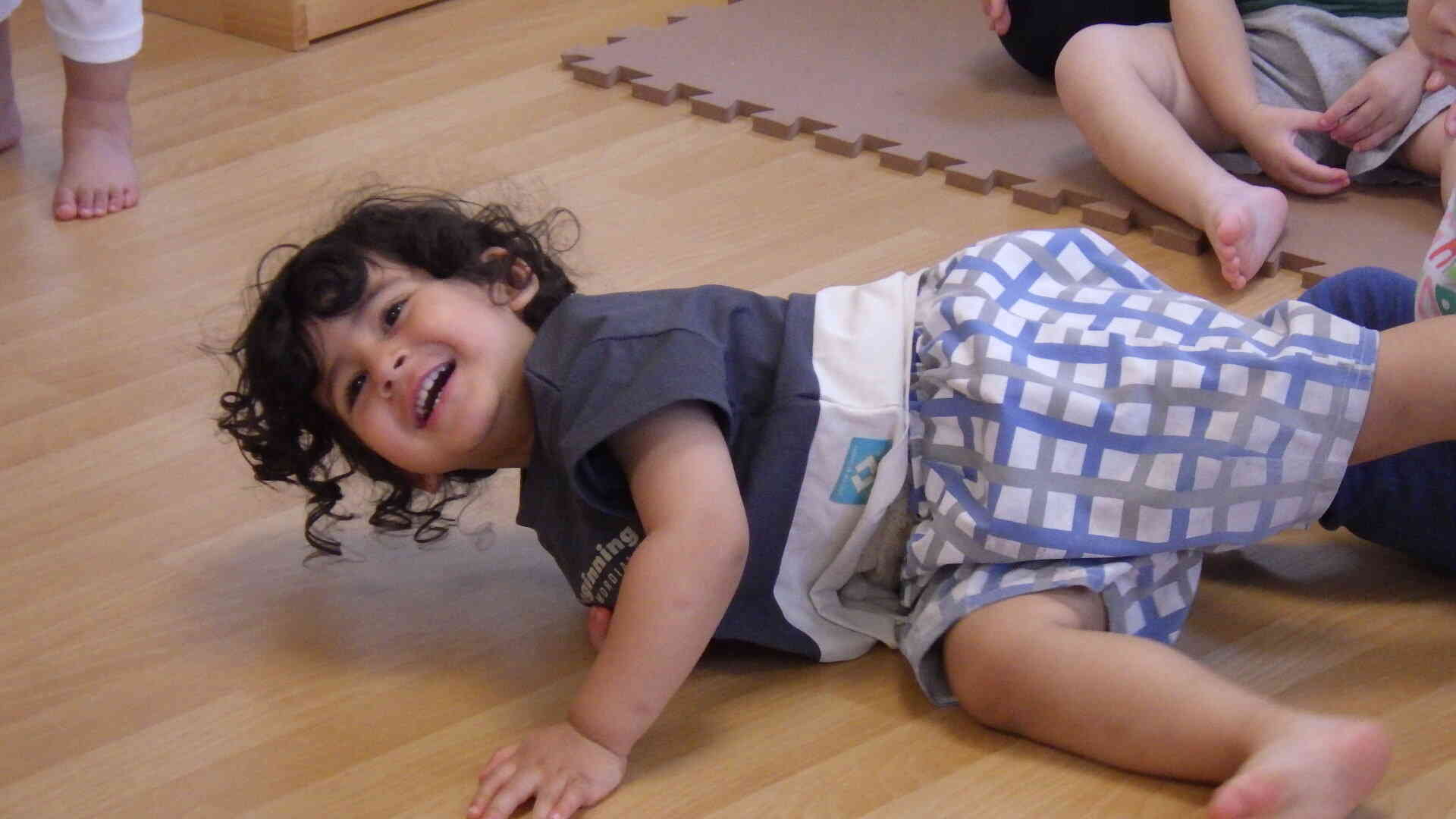 ７月♪おもいっきりリズム遊び（0.１.２歳児）♪　～いろんな楽器の音を聴いてみよう、触れてみよう！～