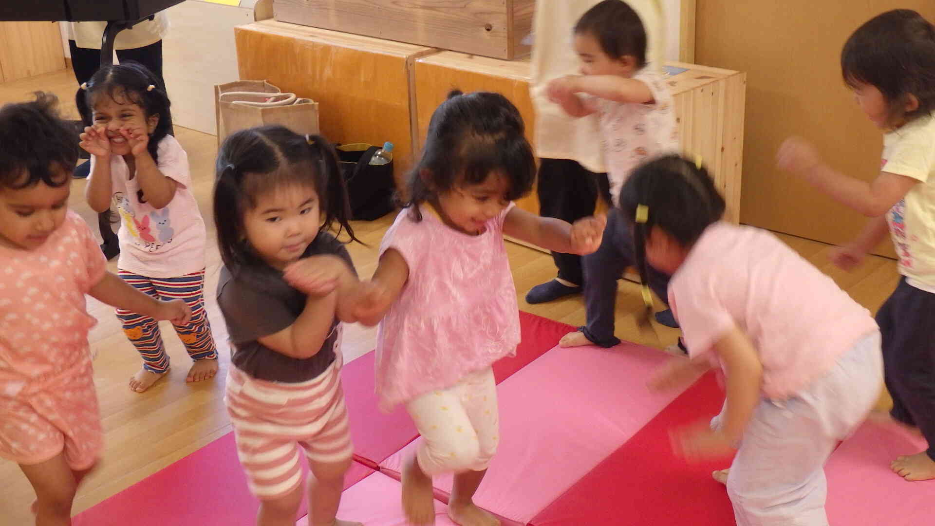 カニさんや、カメさん、小さな魚さんに変身！泳いで楽しいな～