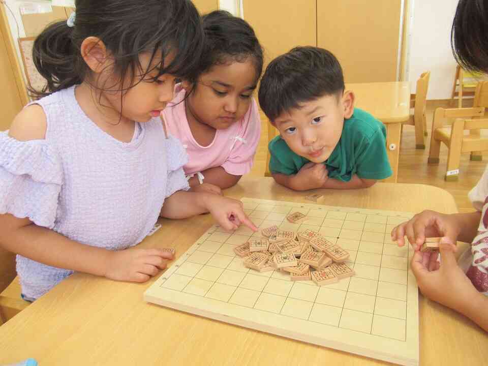 夕方の延長保育は異年齢で遊んでいます