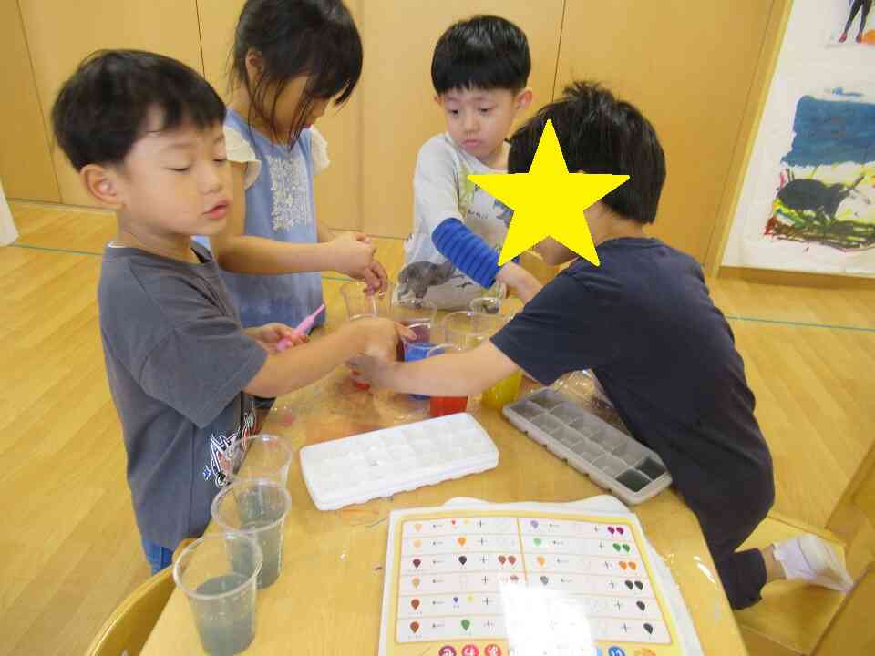 色水でジュース屋さんや水遊び