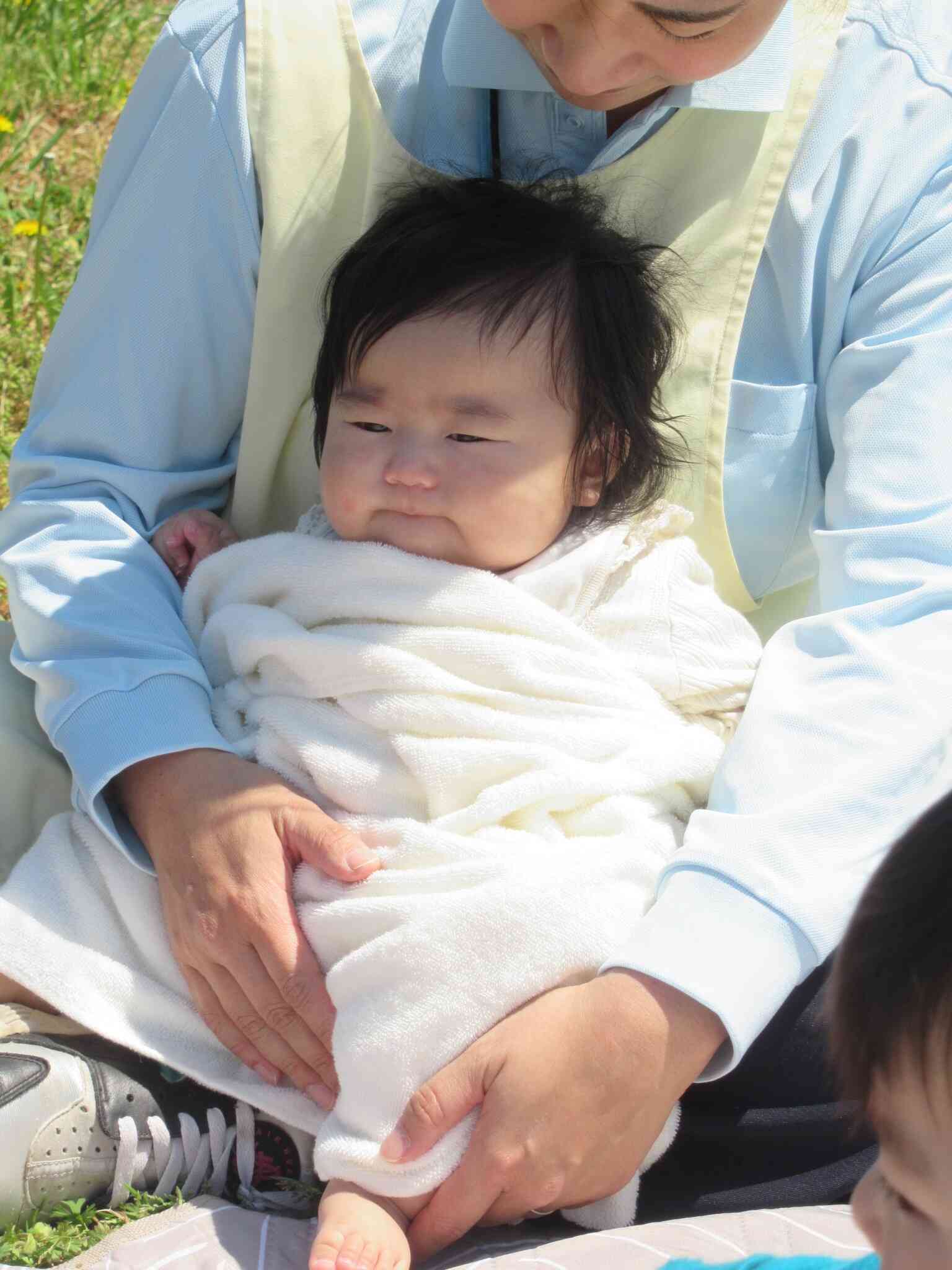 先生の抱っこ、だいすき♡