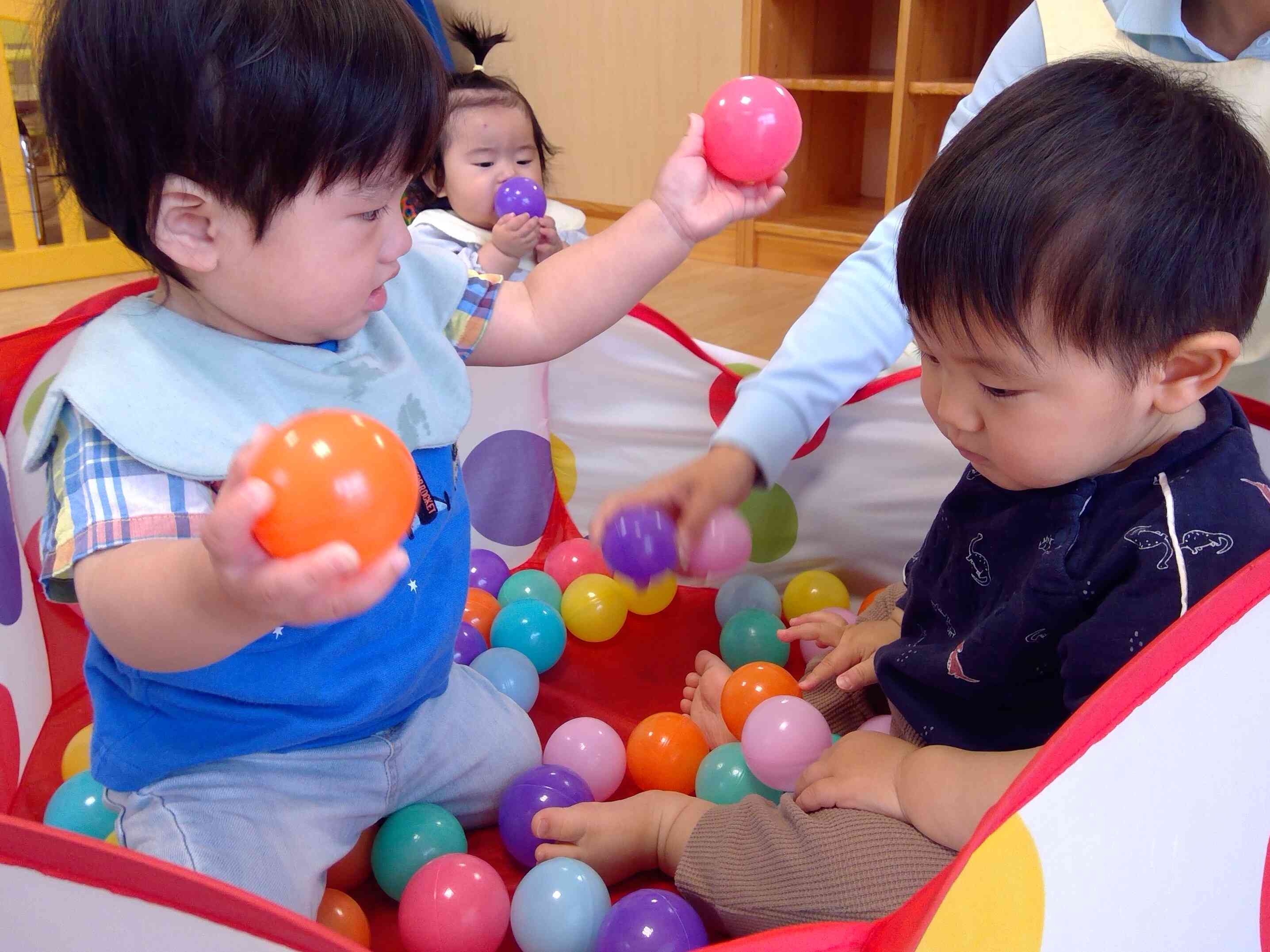 ひよこ組　ボール遊び♪