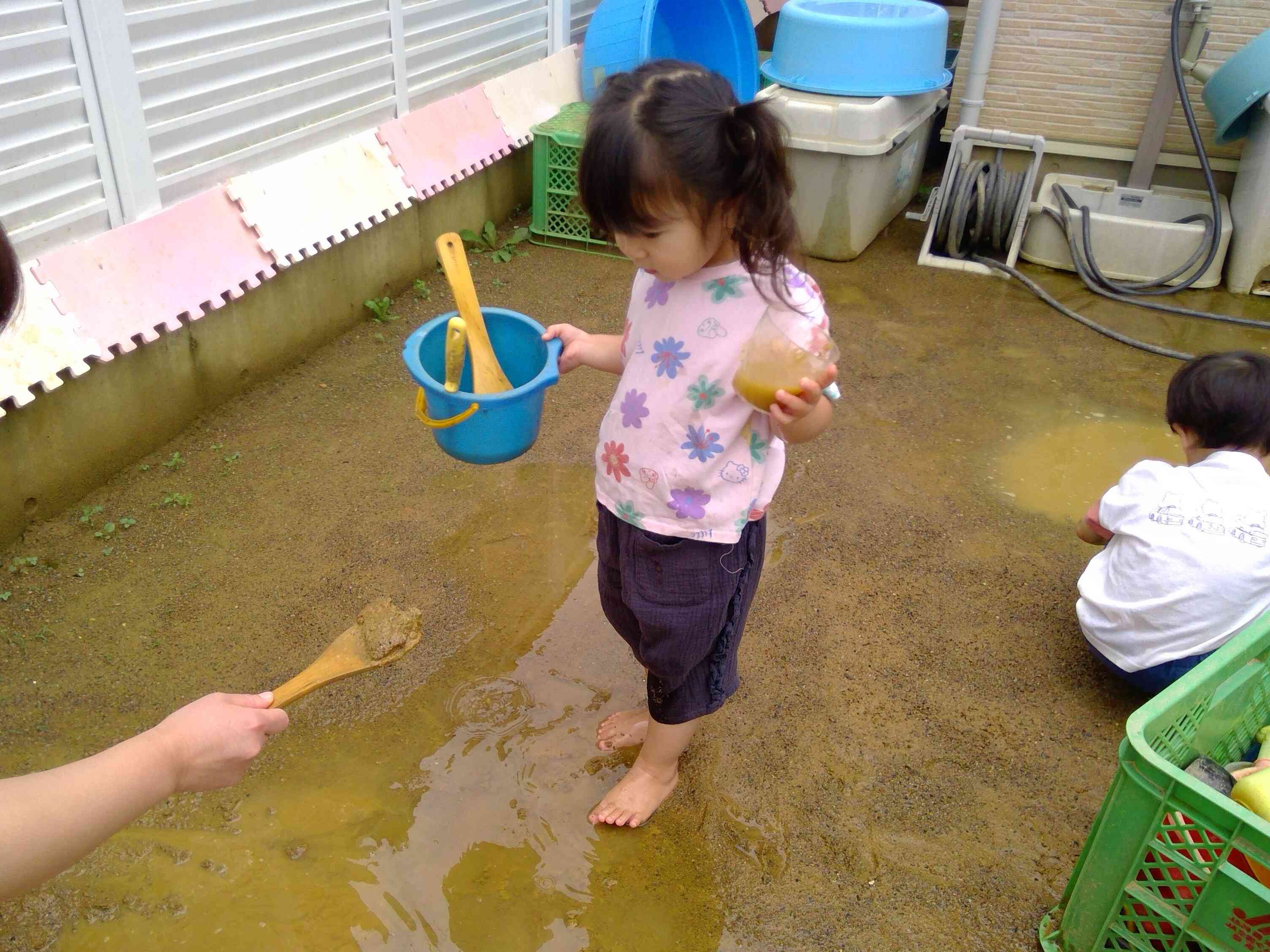 うさぎ組　泥遊び