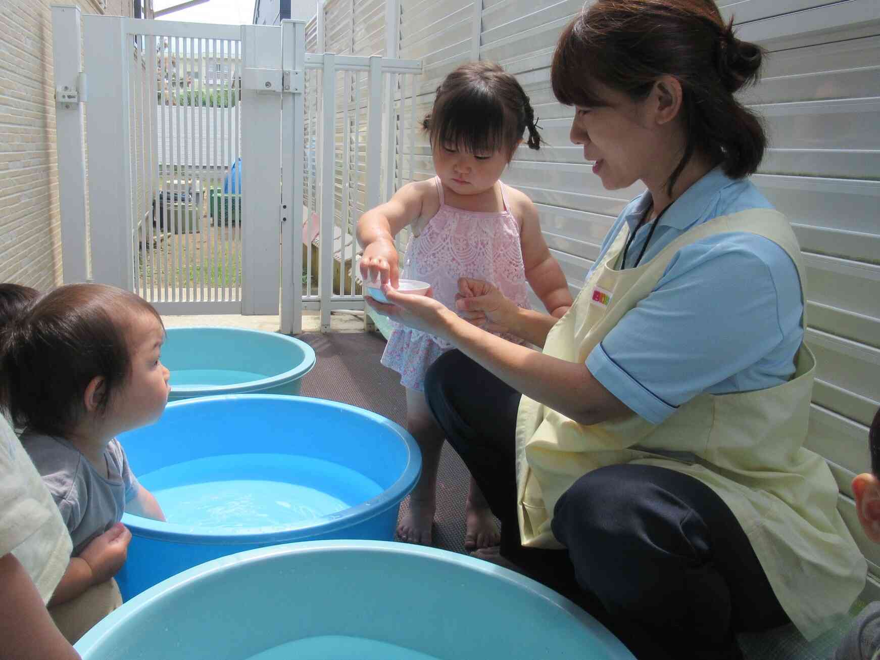 あひる組　水遊びが始まったよ！