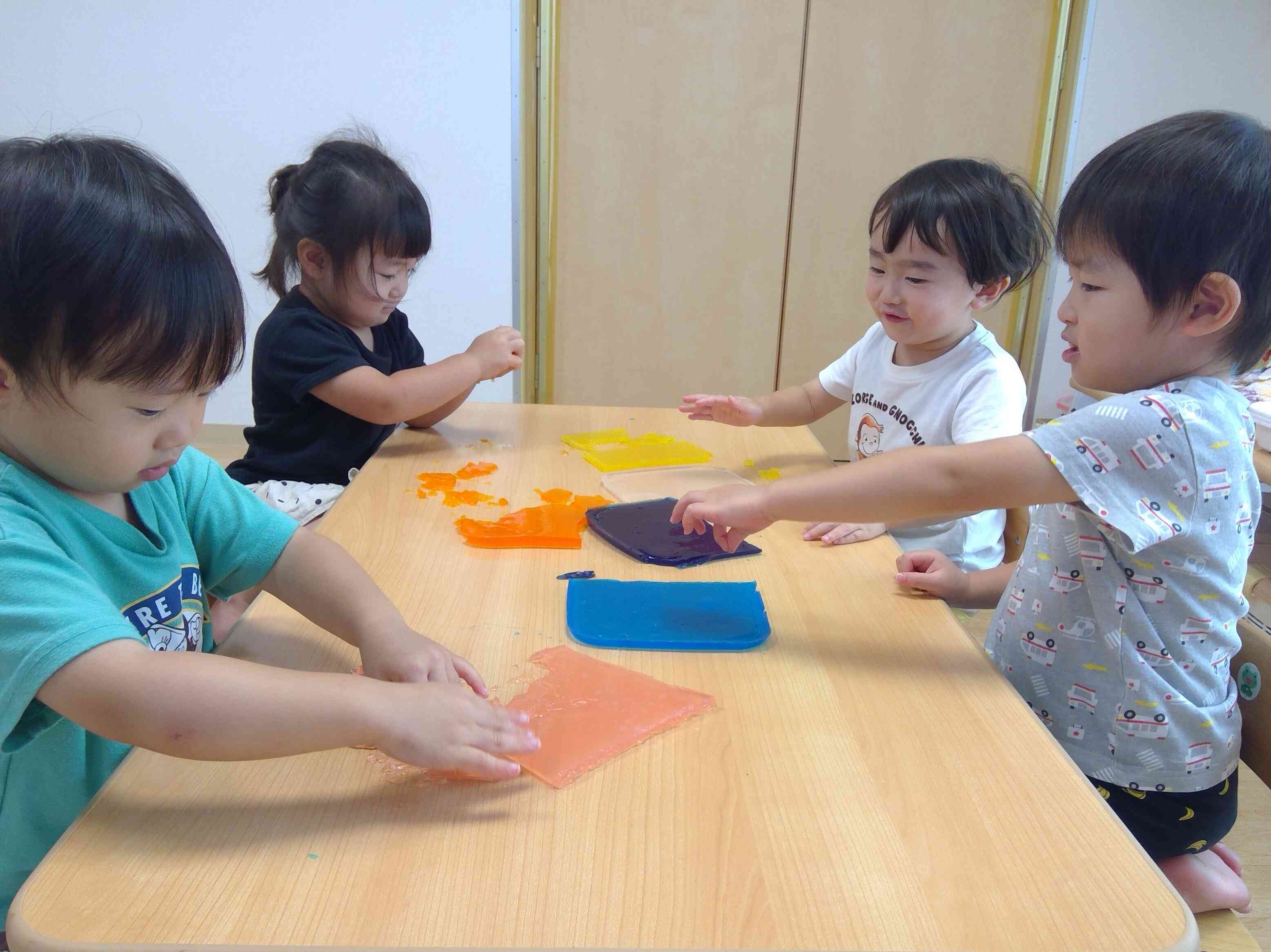 うさぎ組　寒天遊び