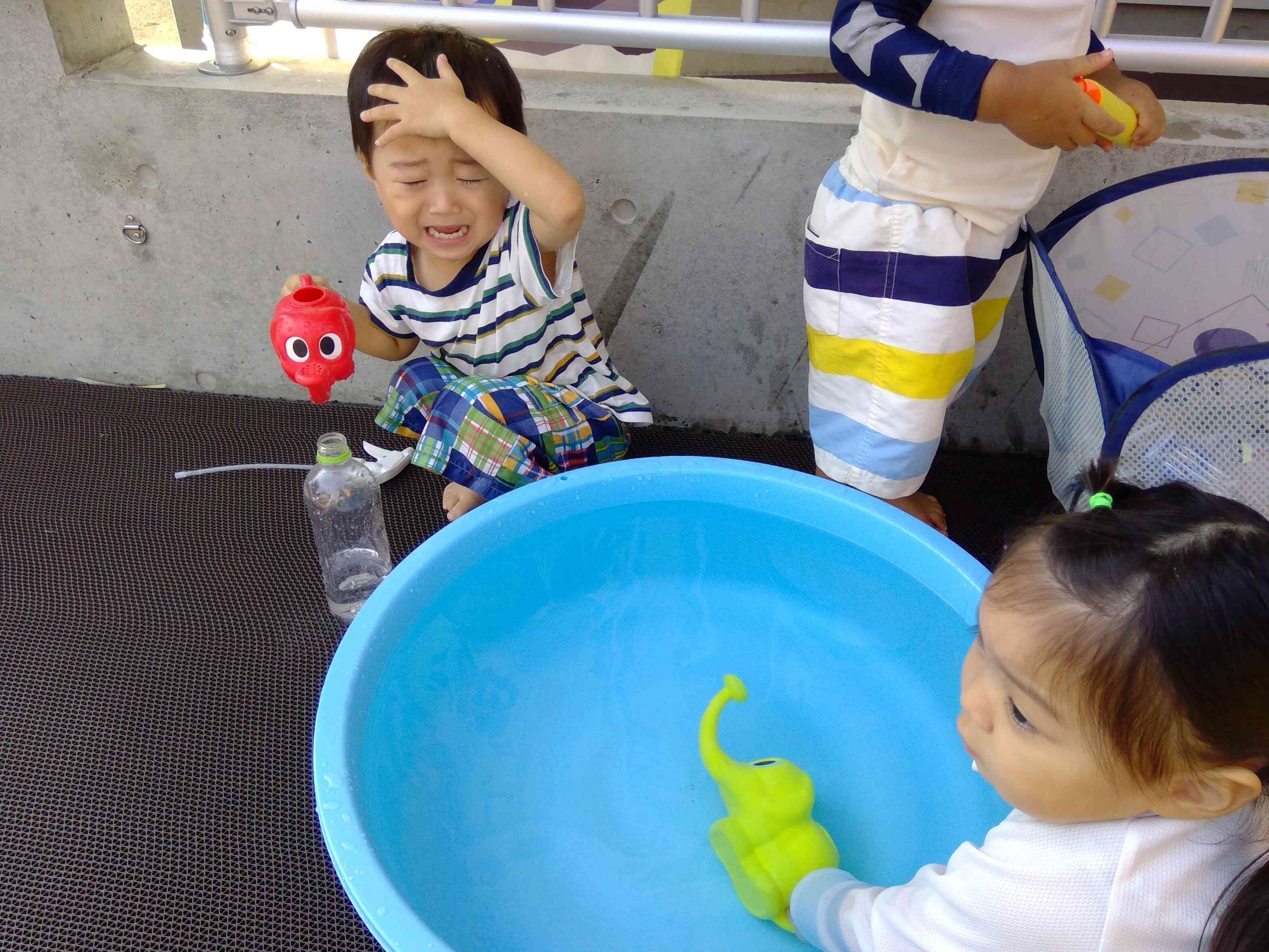 水しぶきが～。