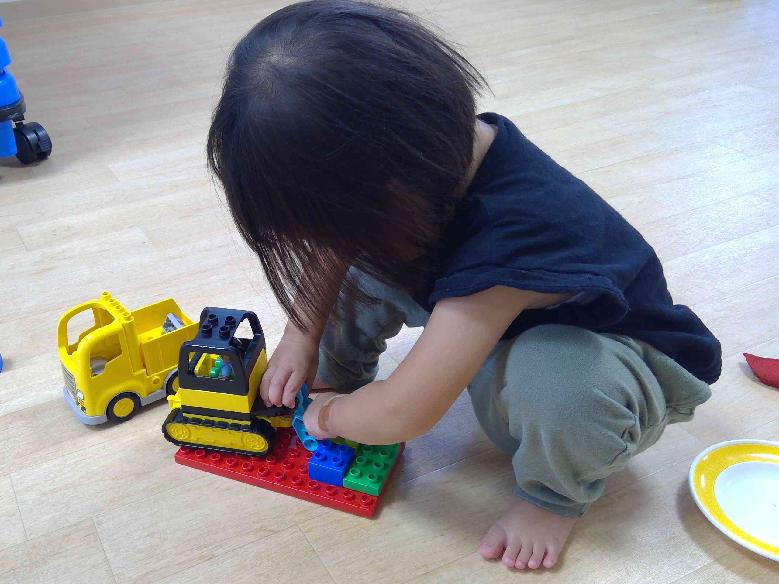 ブロックや車で遊ぼう♪