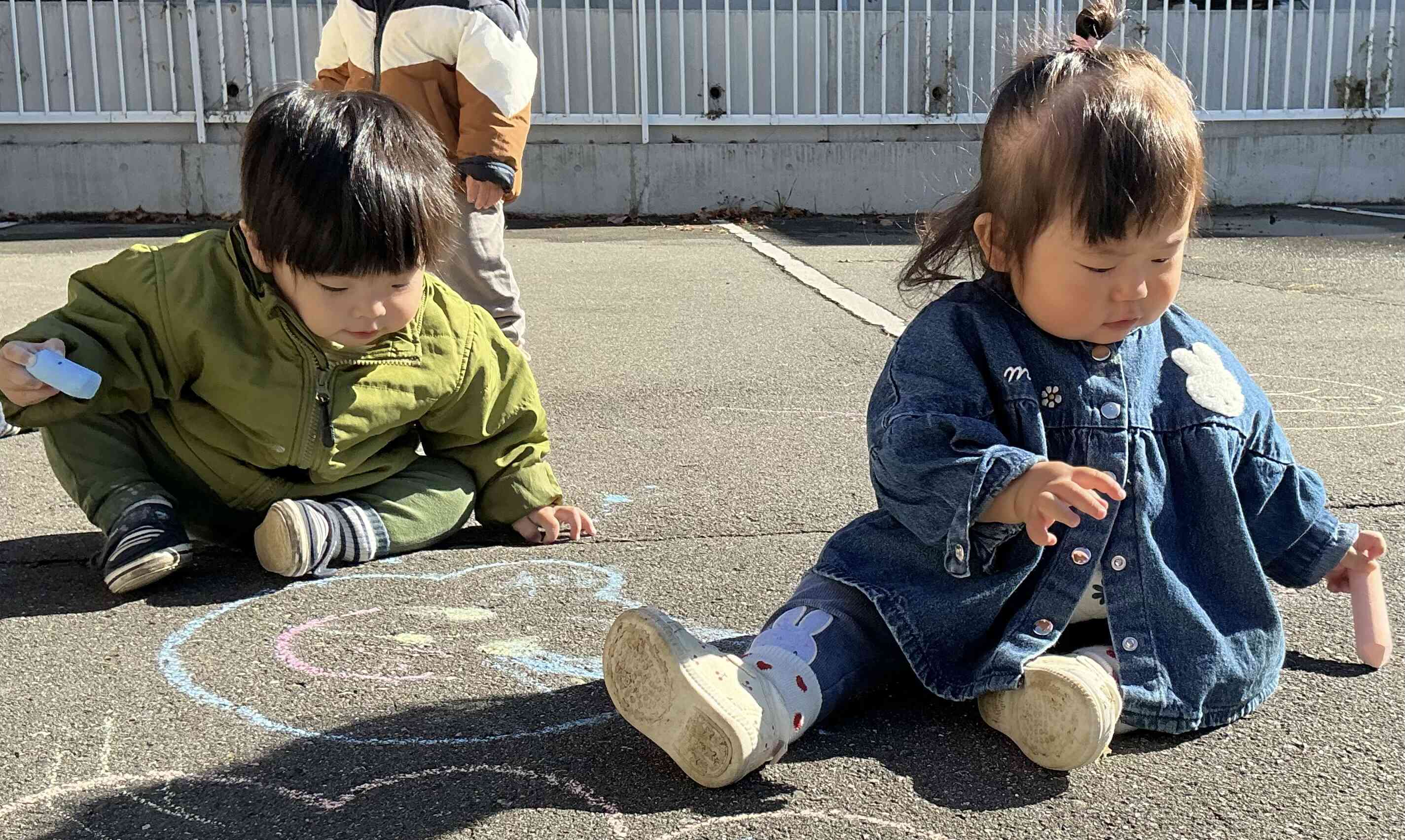 チョーク遊び楽しい!