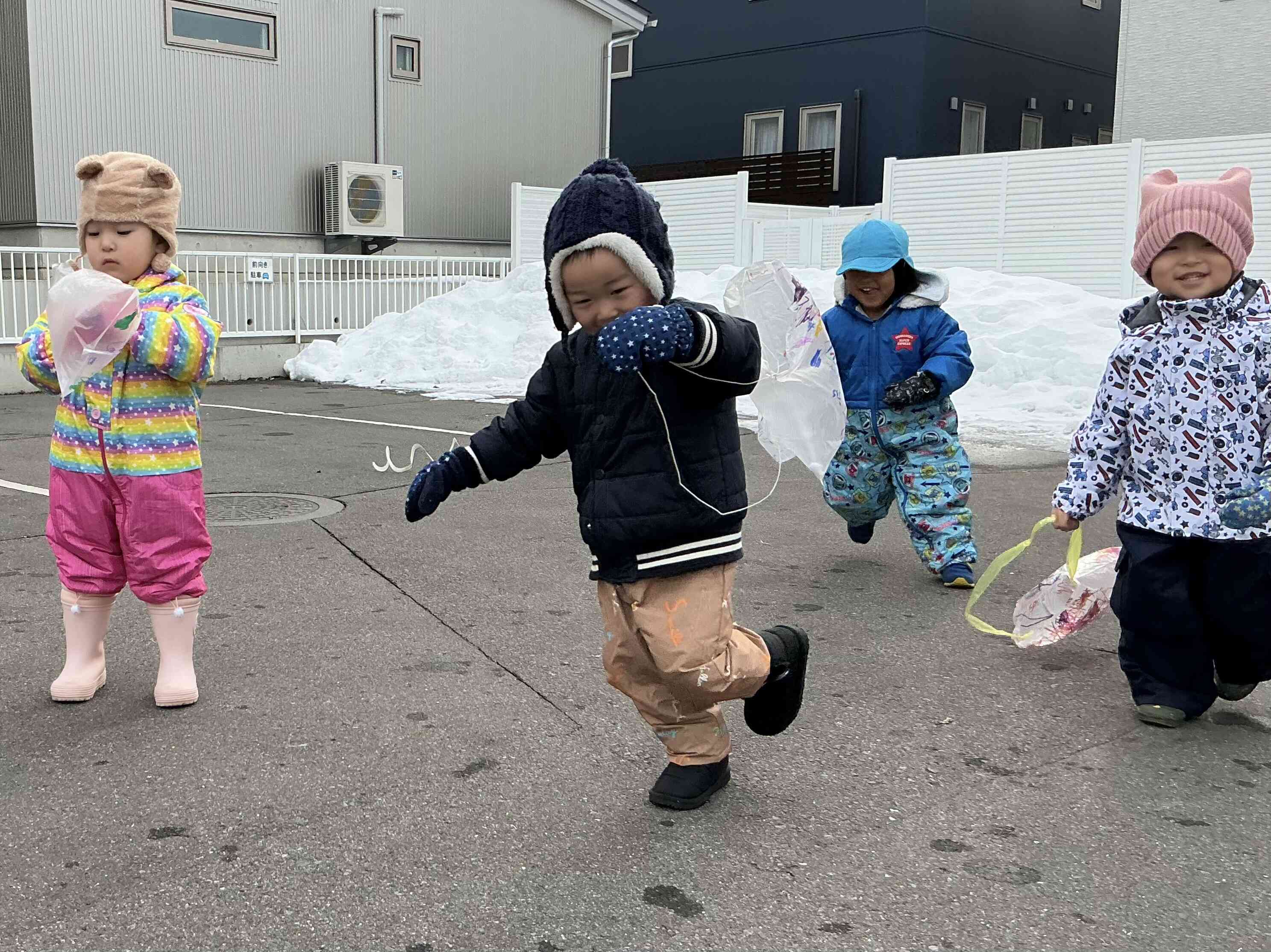 「たこたこ　あがれ〜」