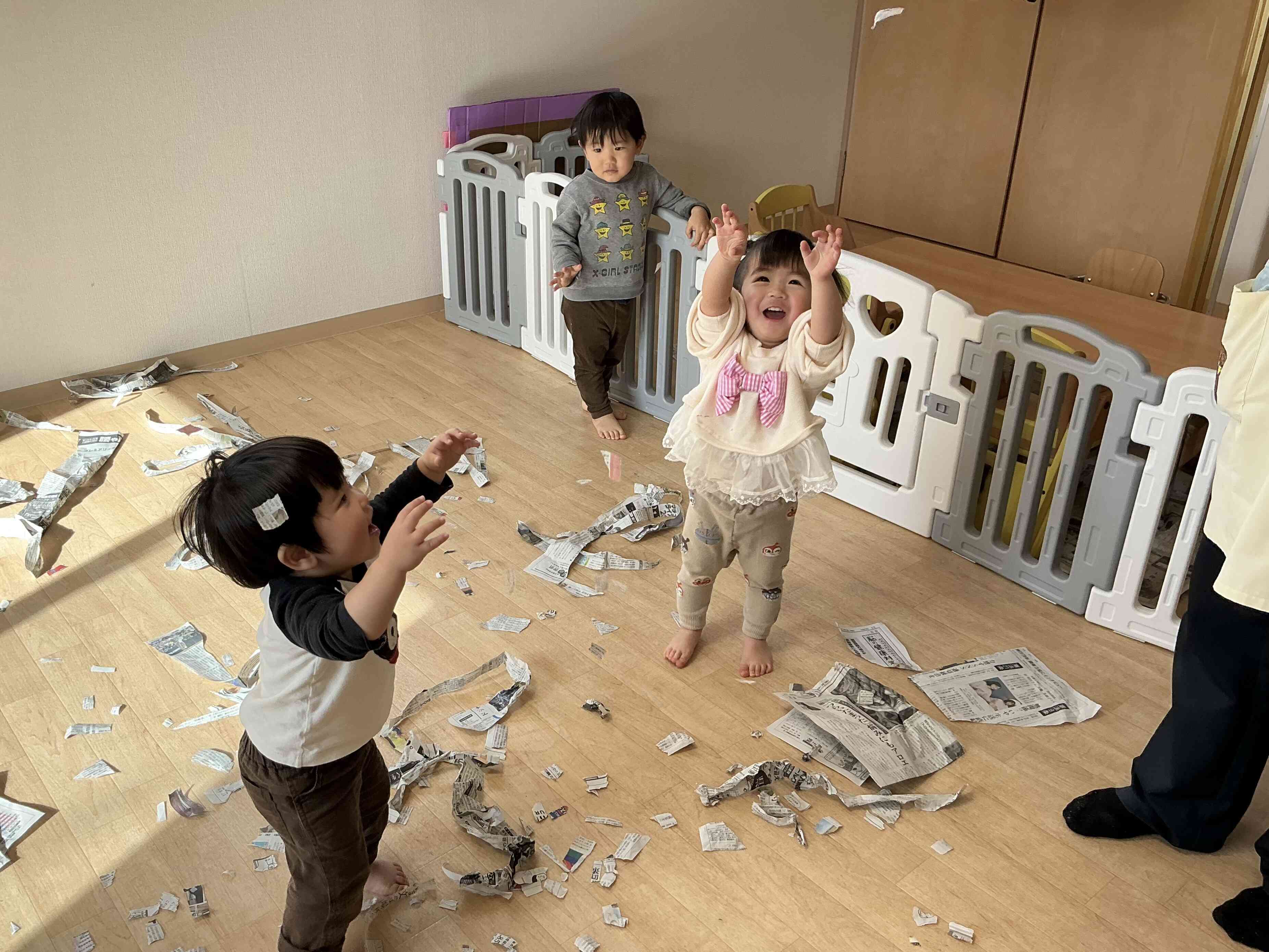 ひよこ組　新聞遊び♪