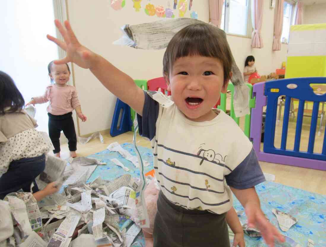 わ～い！新聞あそび～！