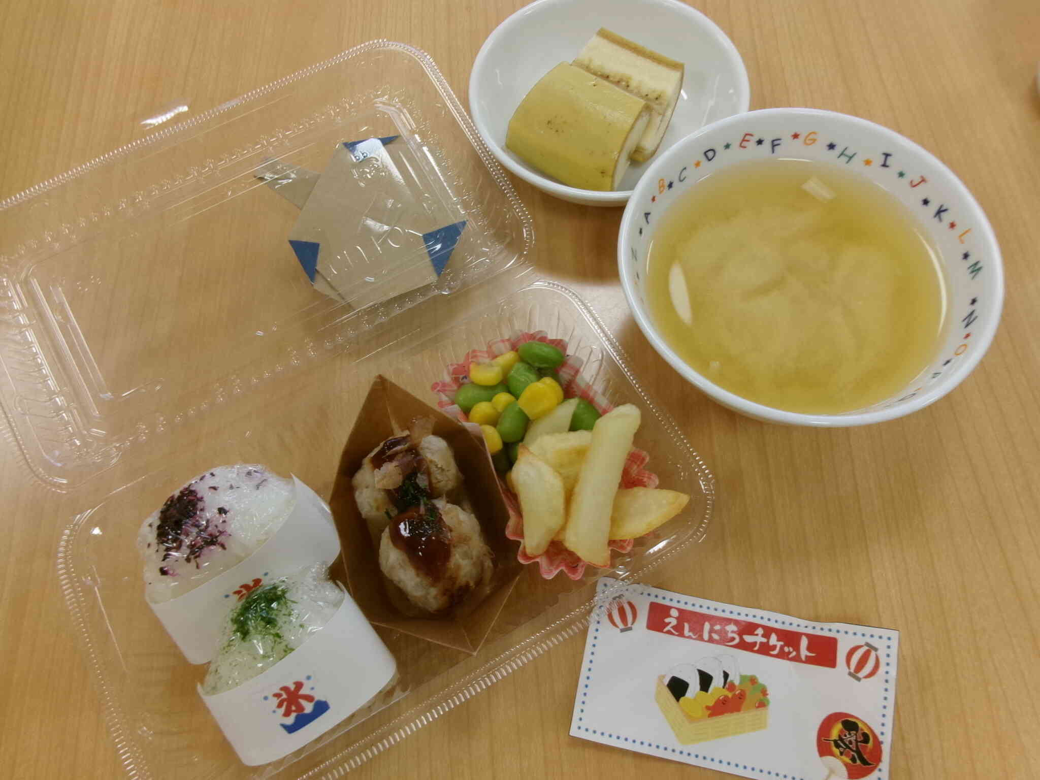 夏祭りの日の給食は...？