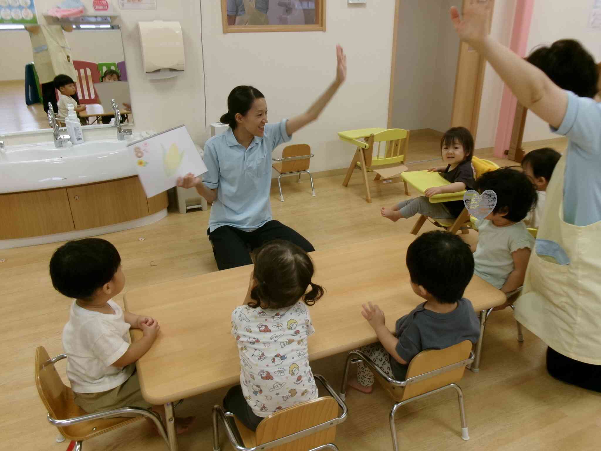 【８月食育】とうもろこしに触れる