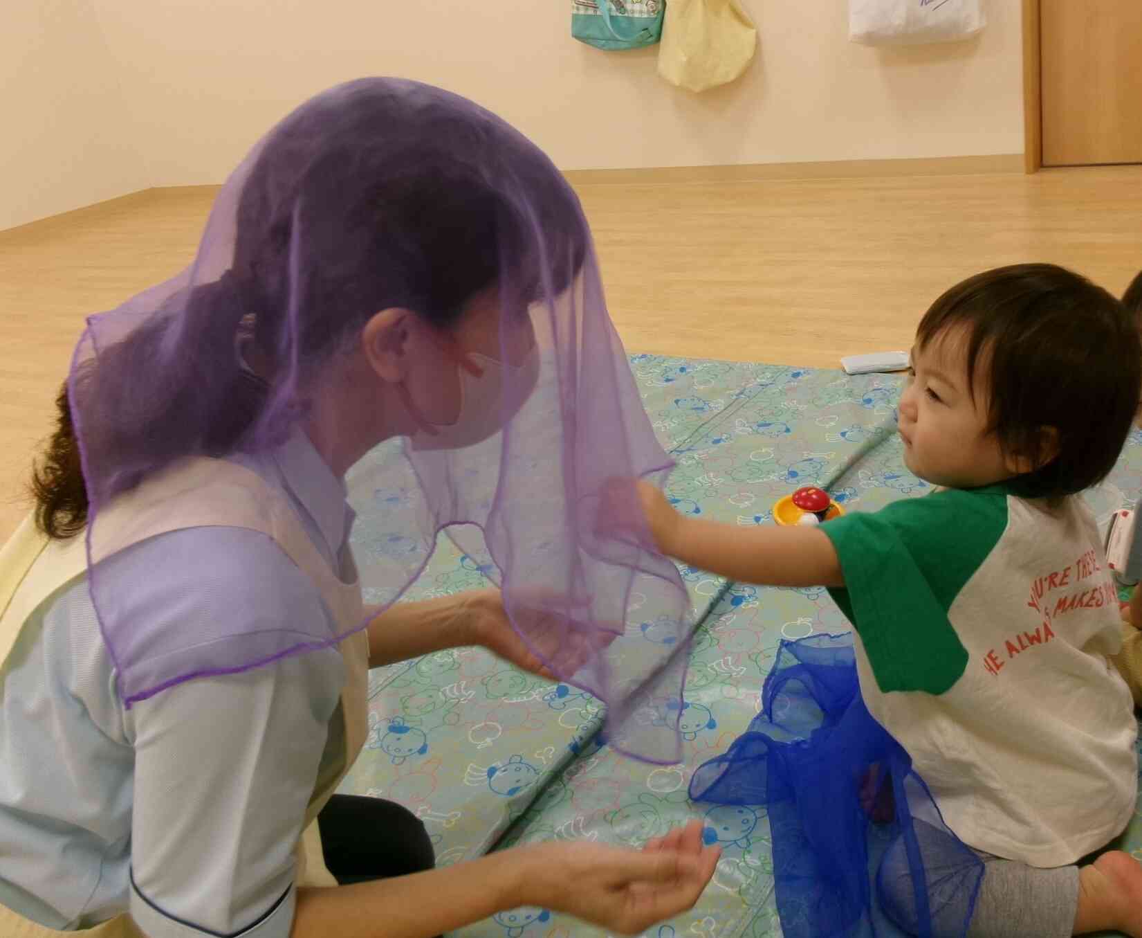 せんせいも、いないいないばあっ！