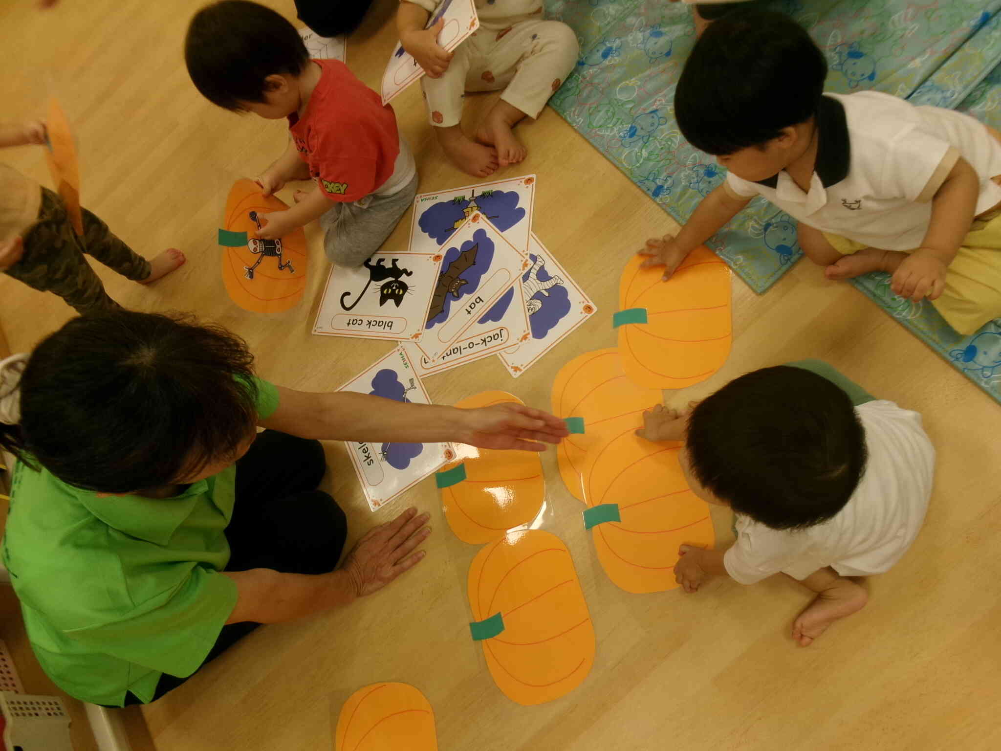 【10月　英語で遊ぼう】