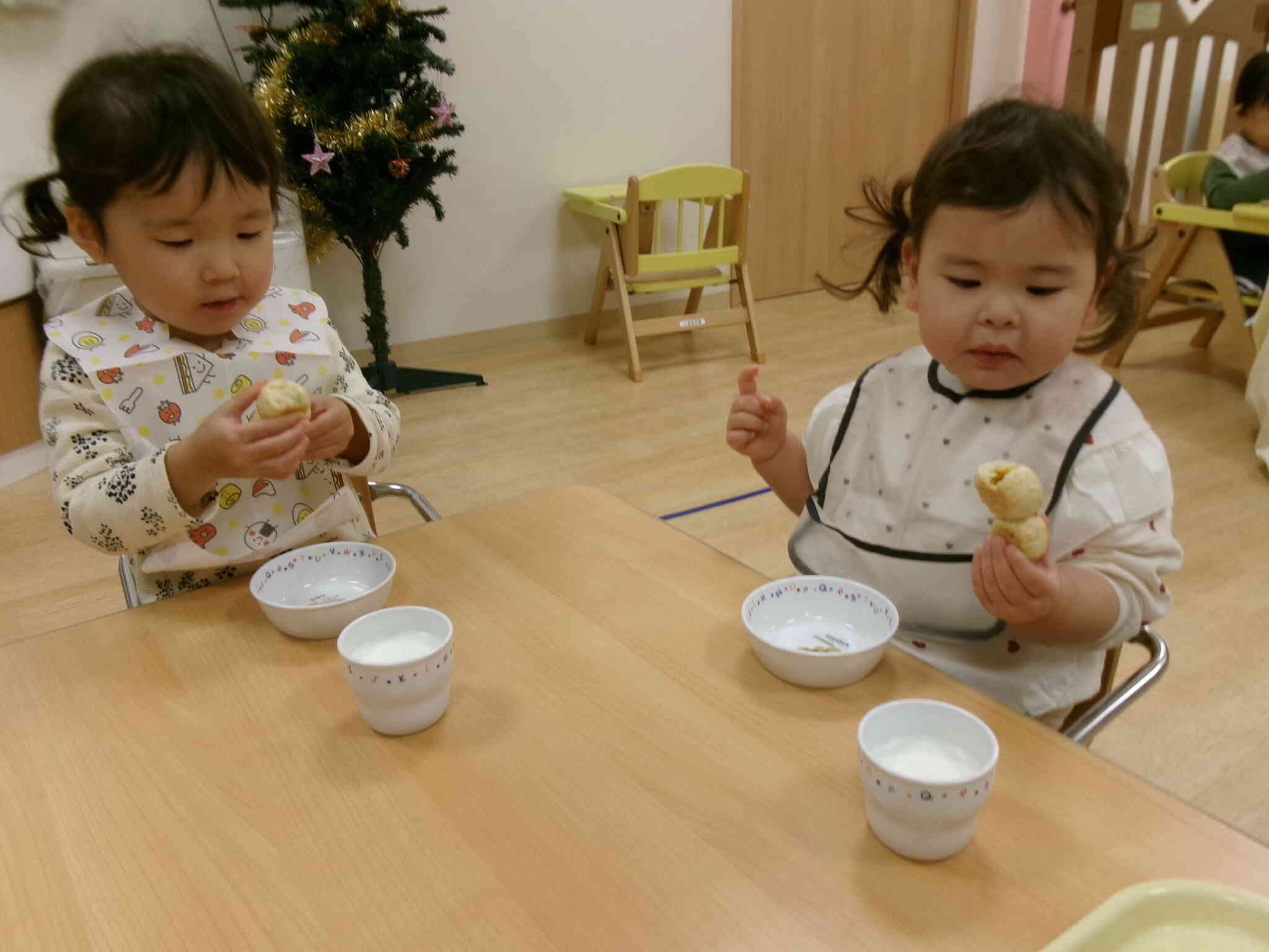 どこから食べようかな…