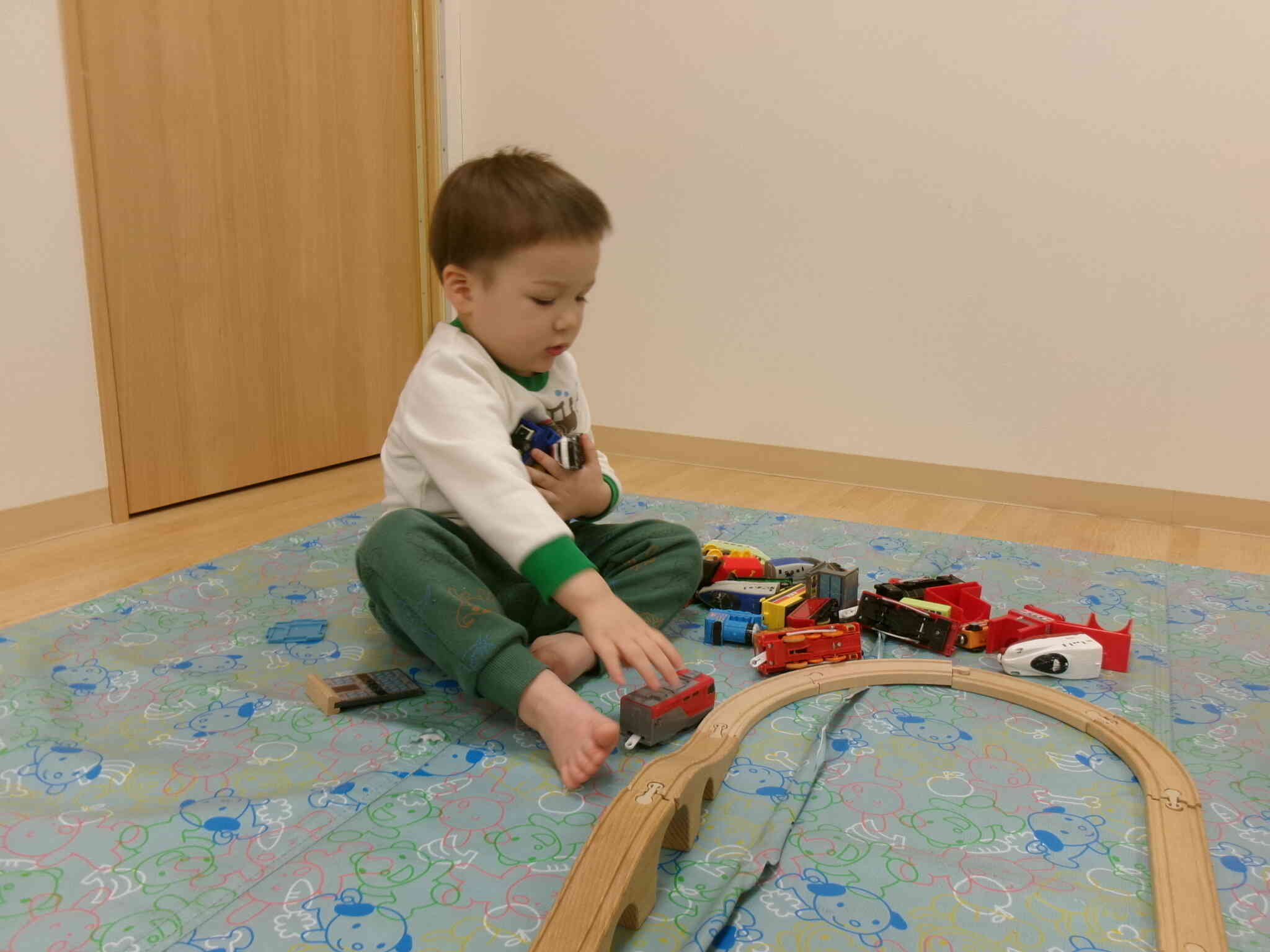 僕は電車コーナーであそぼっと！