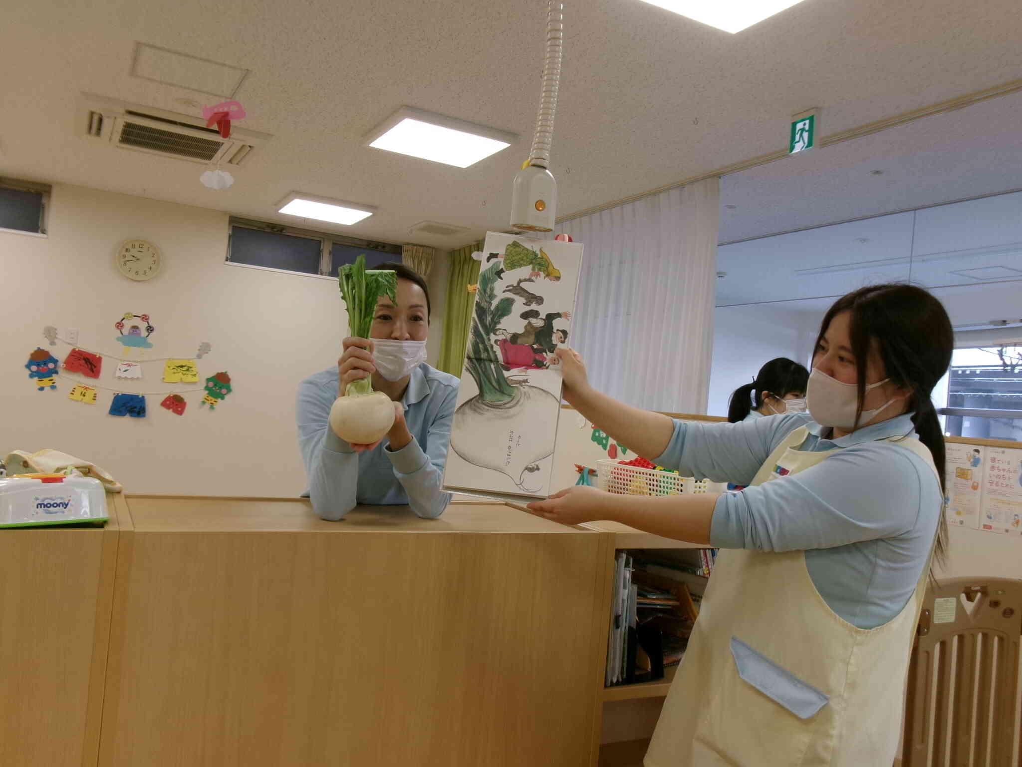 【２月食育　かぶに触れる】