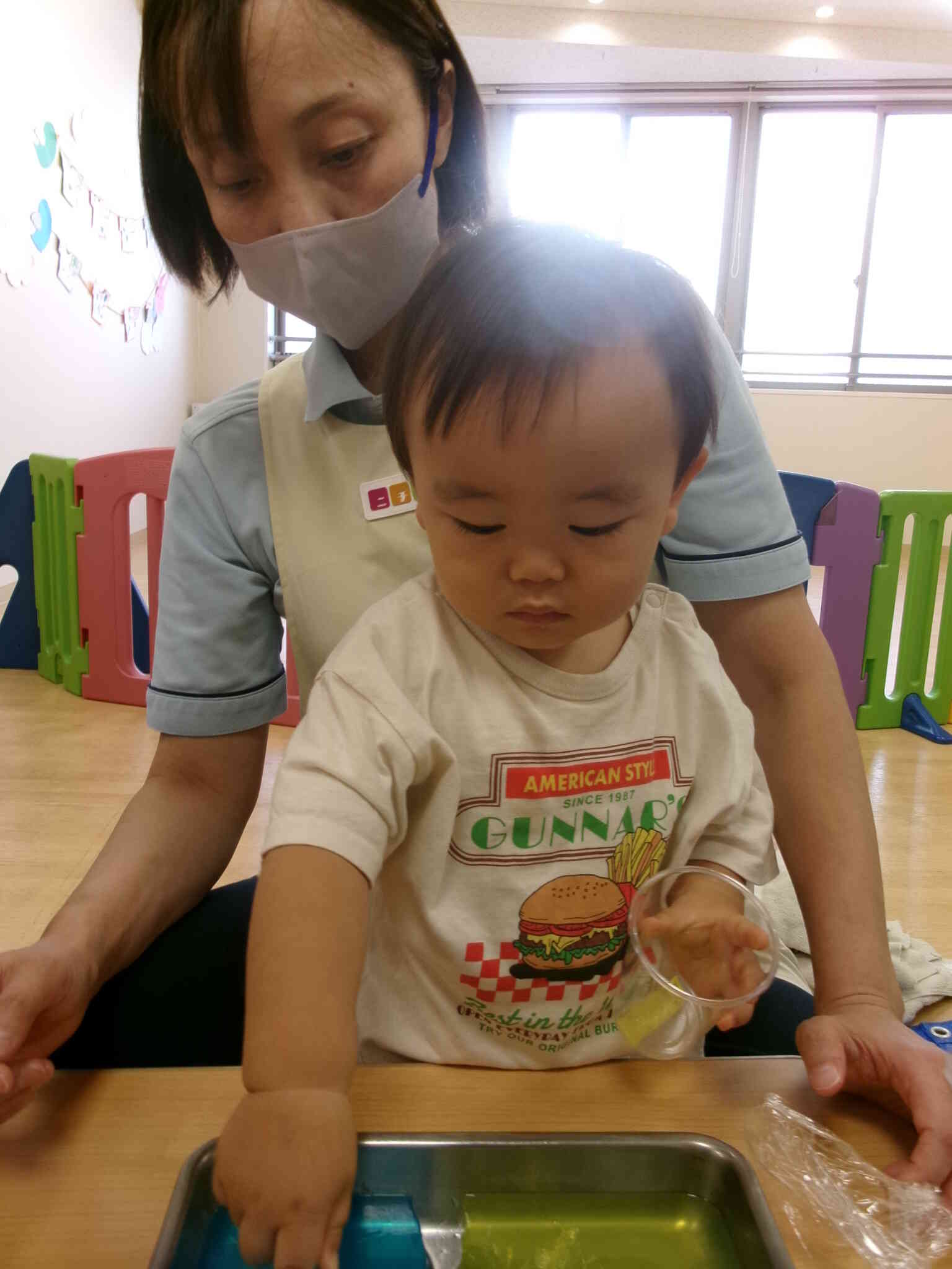 【感触遊び】寒天に触れてみよう！