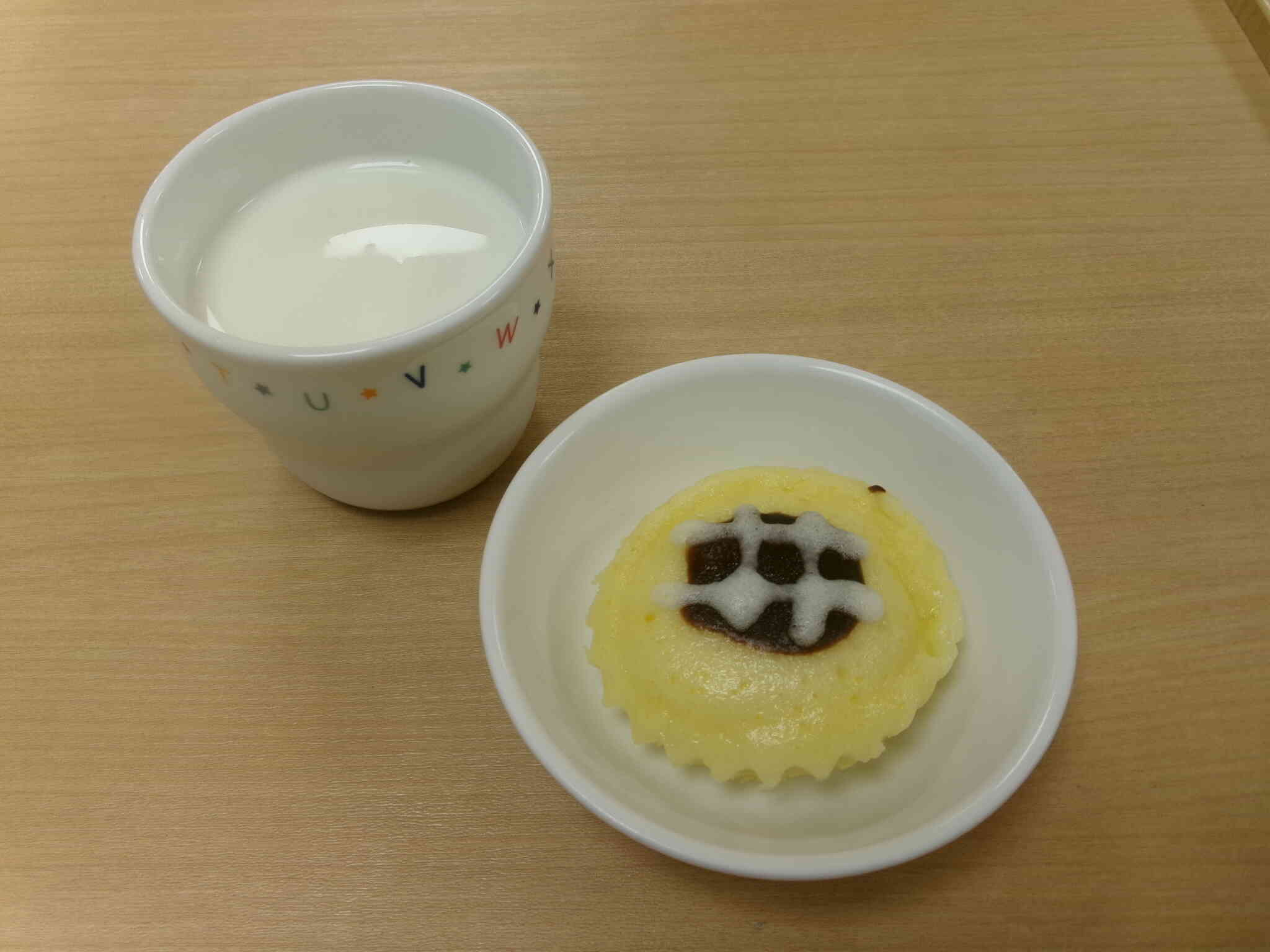 おやつはひまわりの蒸しパンです。
