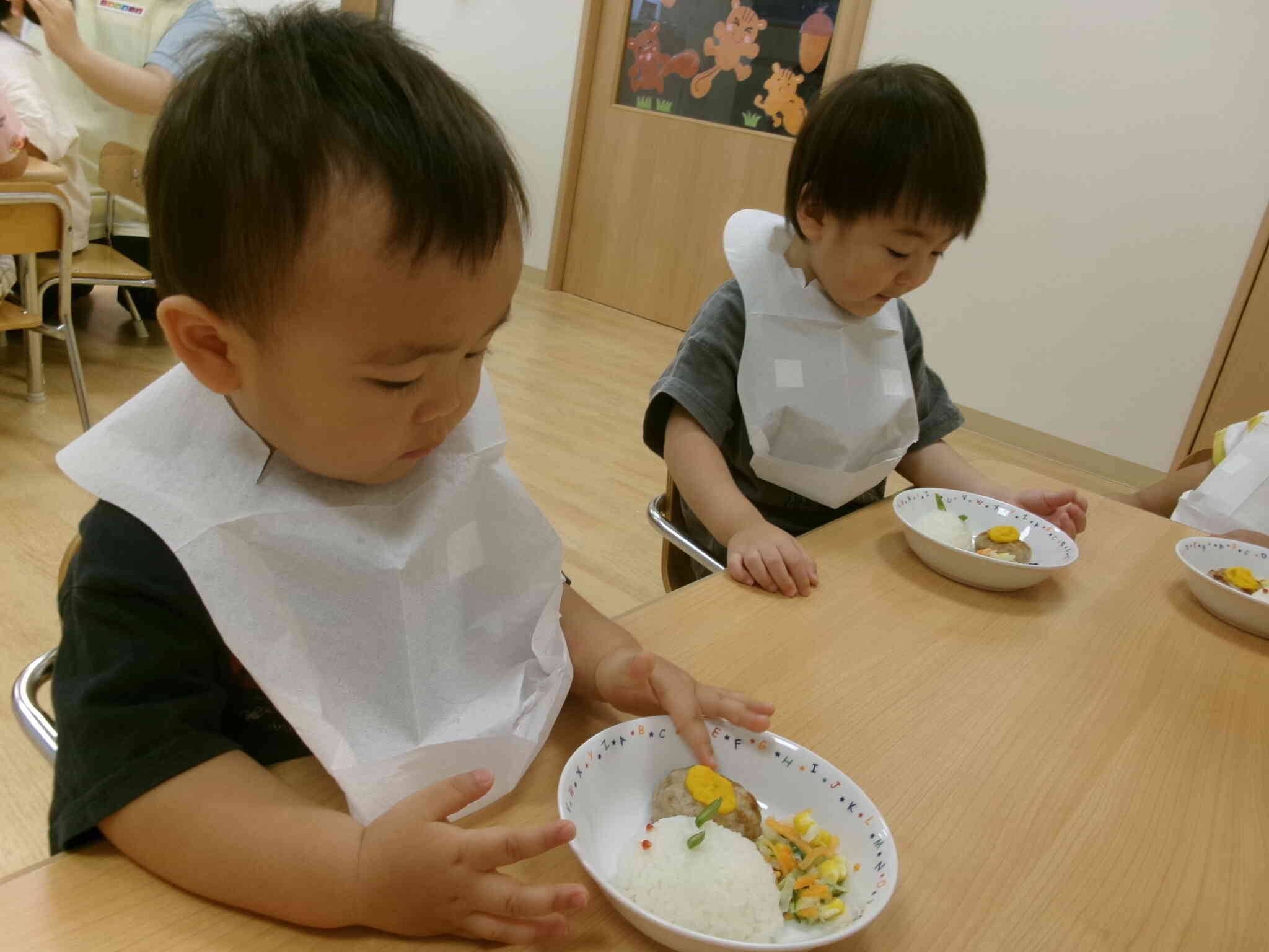 何から食べようかな…