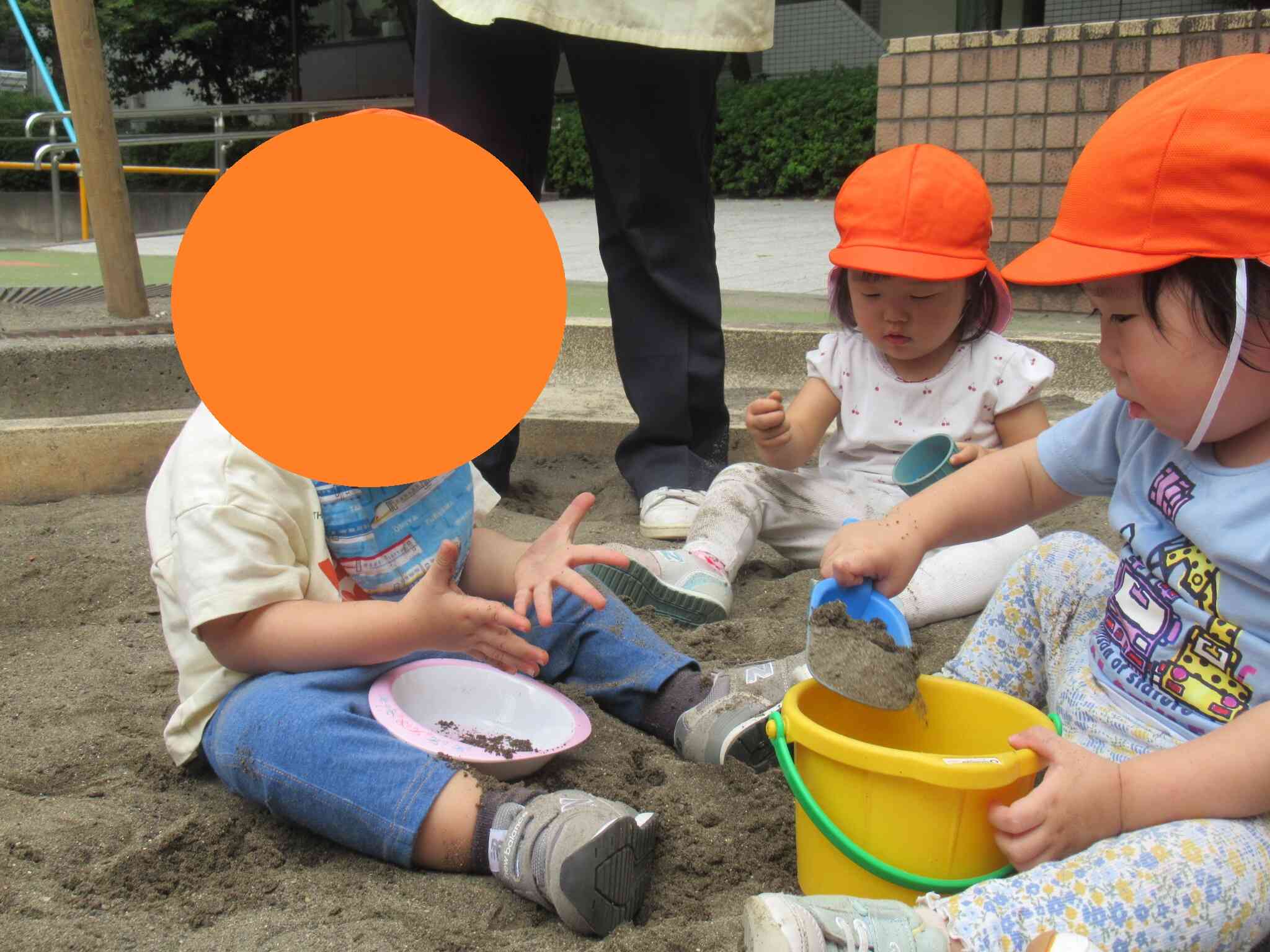 お砂場だいすき（１歳児）