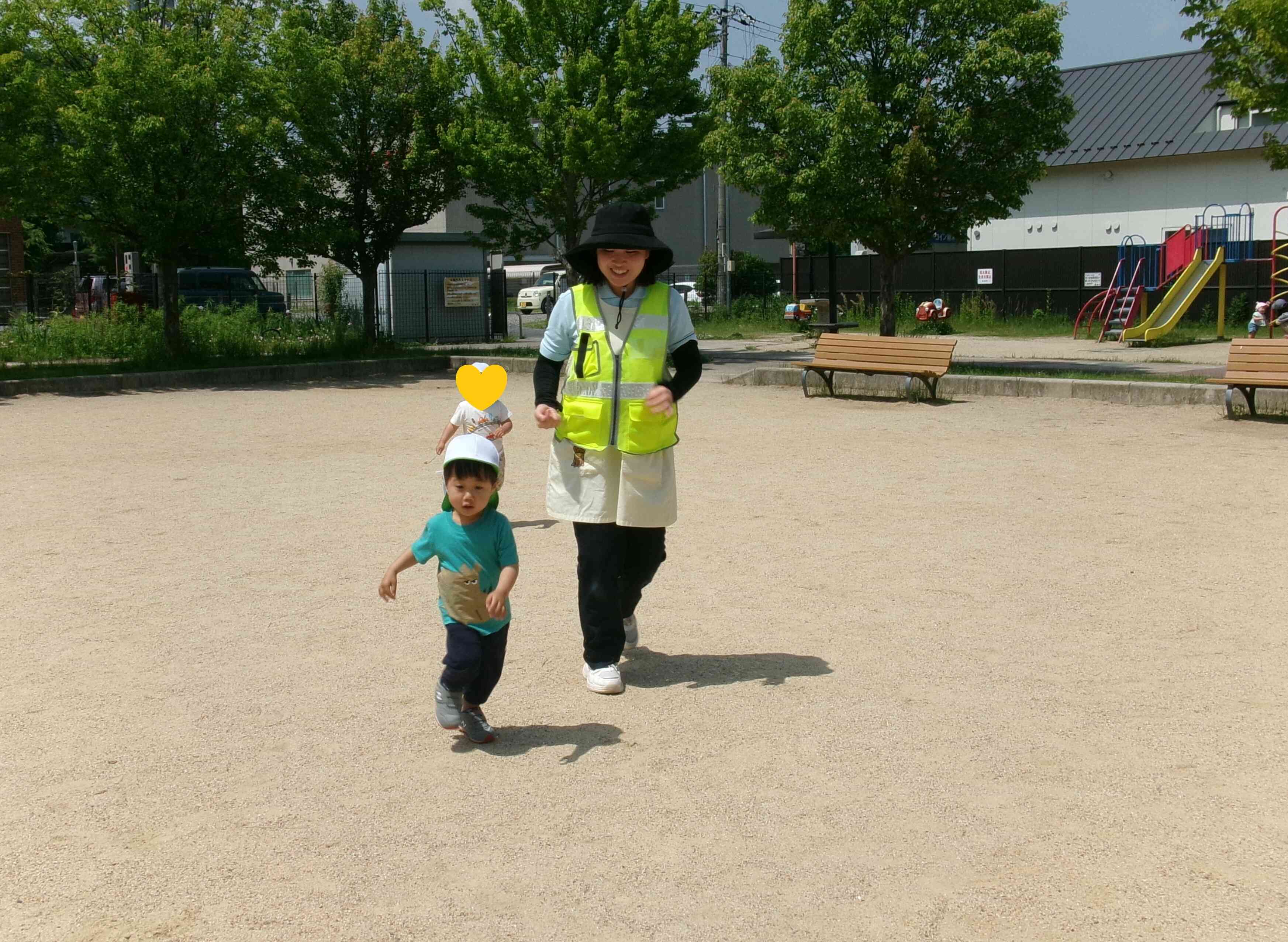 お天気のいい日は近くの公園に散歩にいきます♪