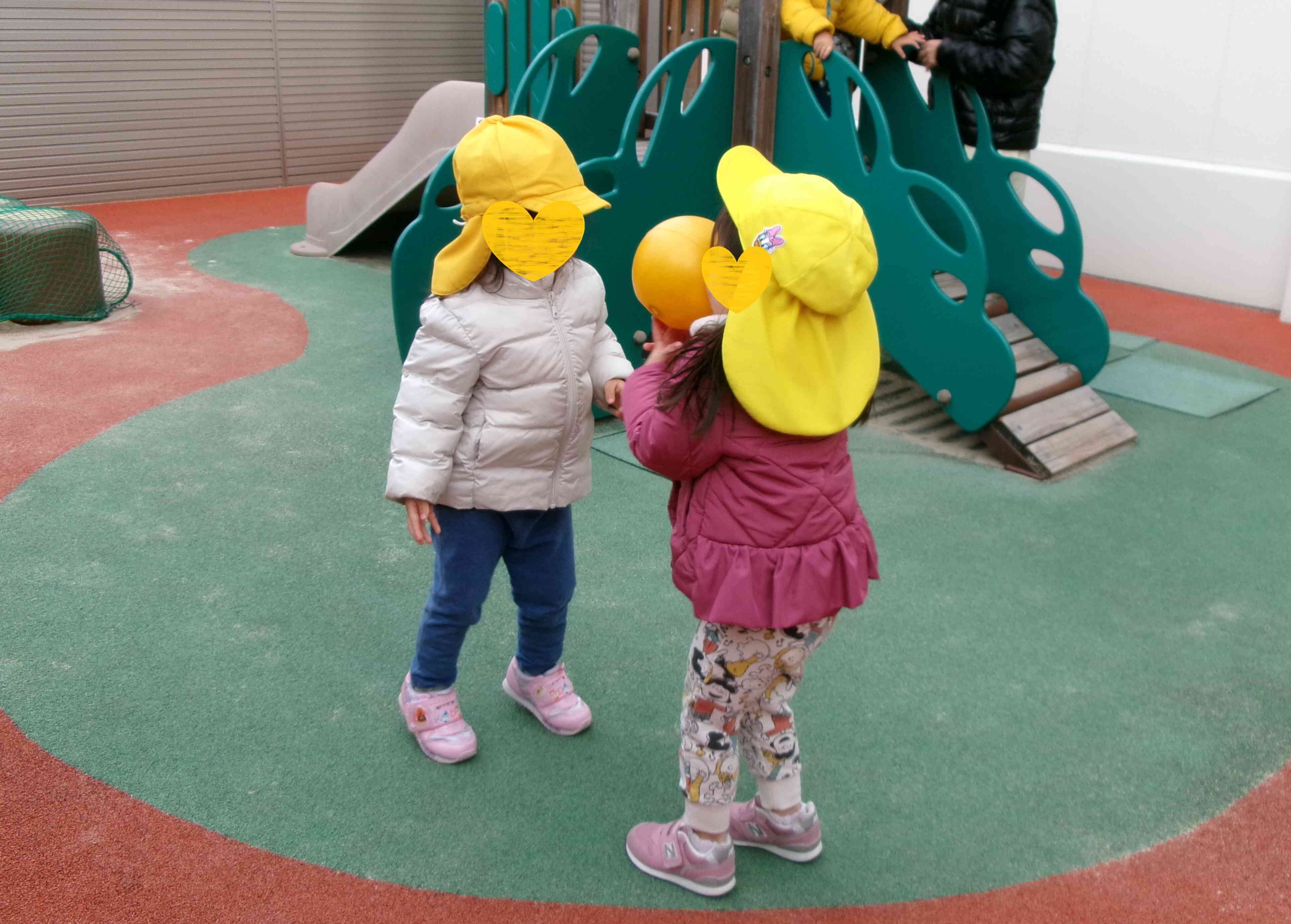 お友達とボール遊び☆