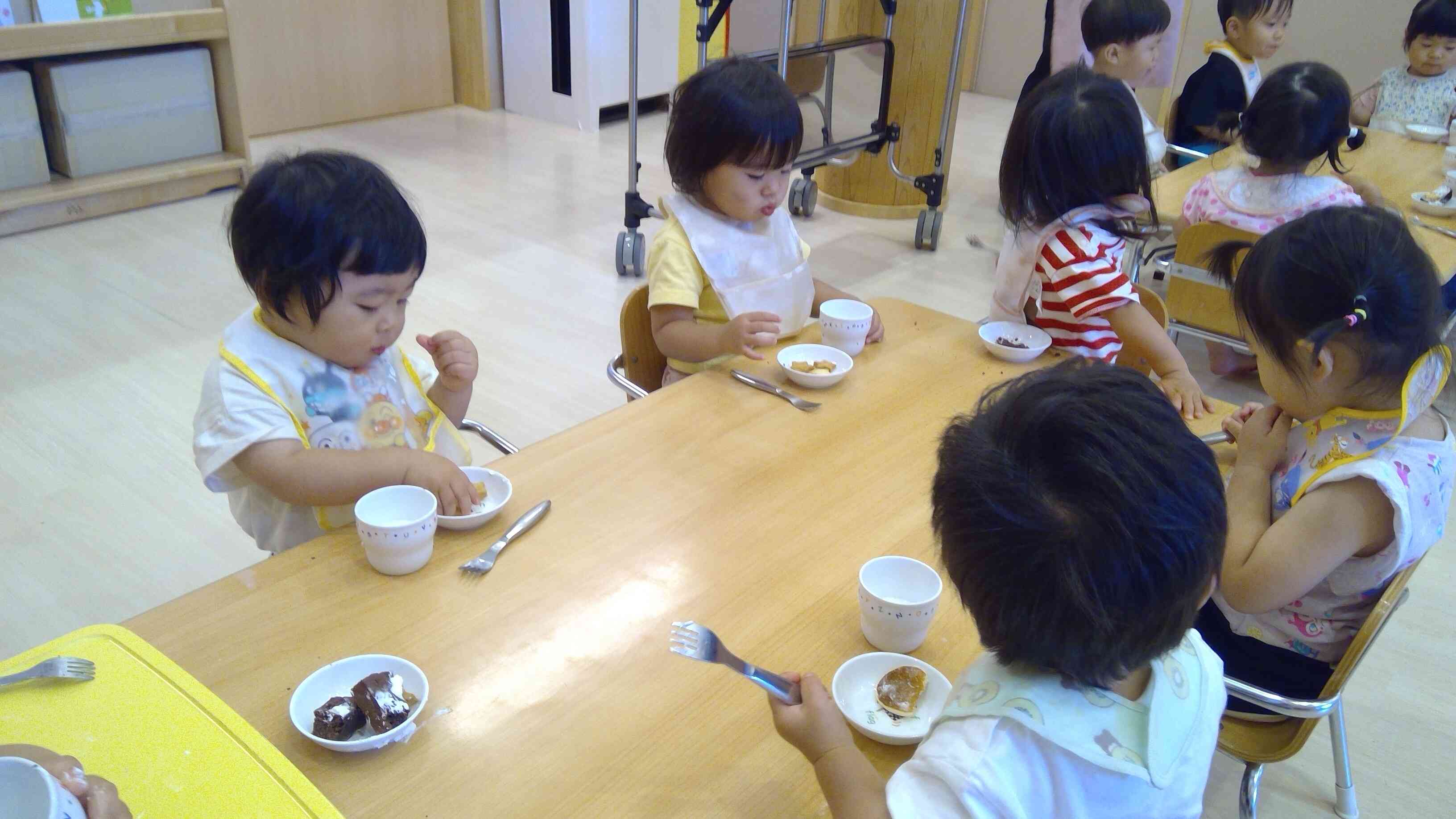 おいしいおやつ！　あひる組（１歳児）