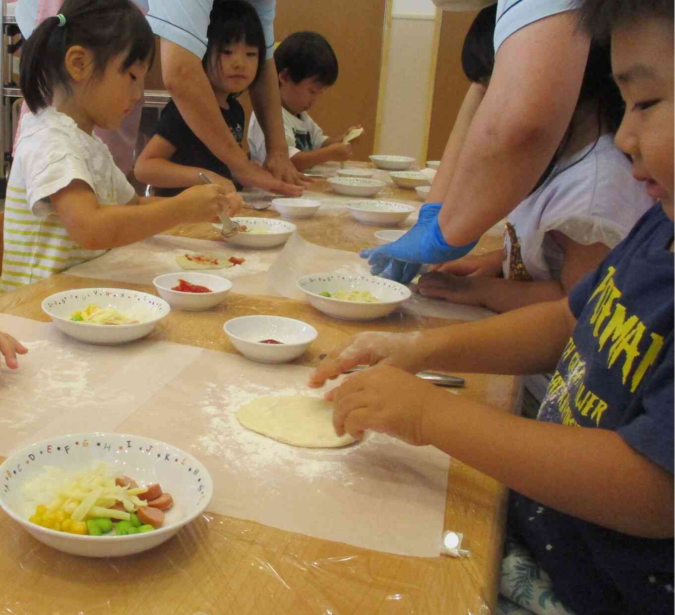 食育「ピザ作り」　～りす組・ぱんだ組～