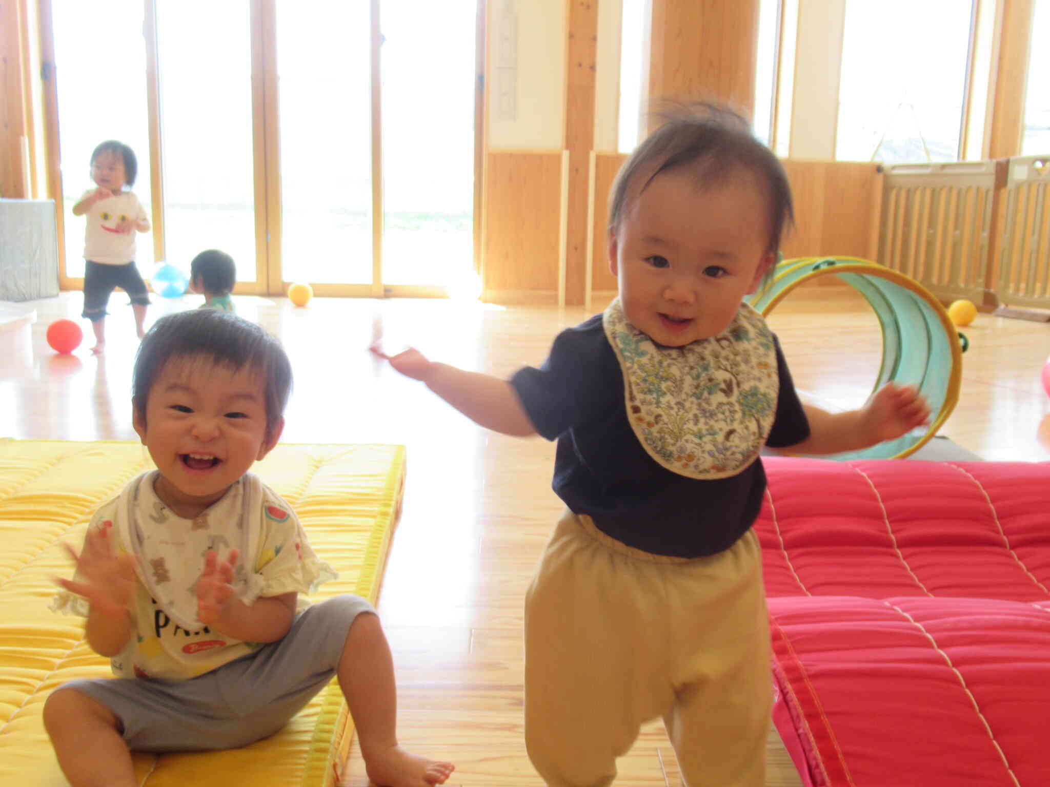 ホール遊び　ひよこ組(0歳児）