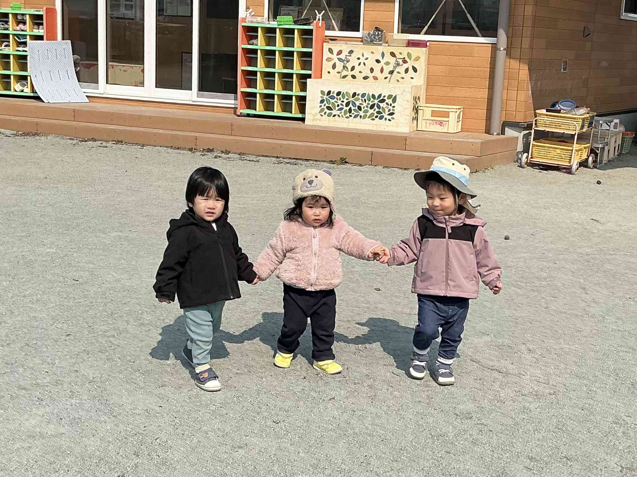 みんなでお外遊び!(ひよこ組 0歳児)