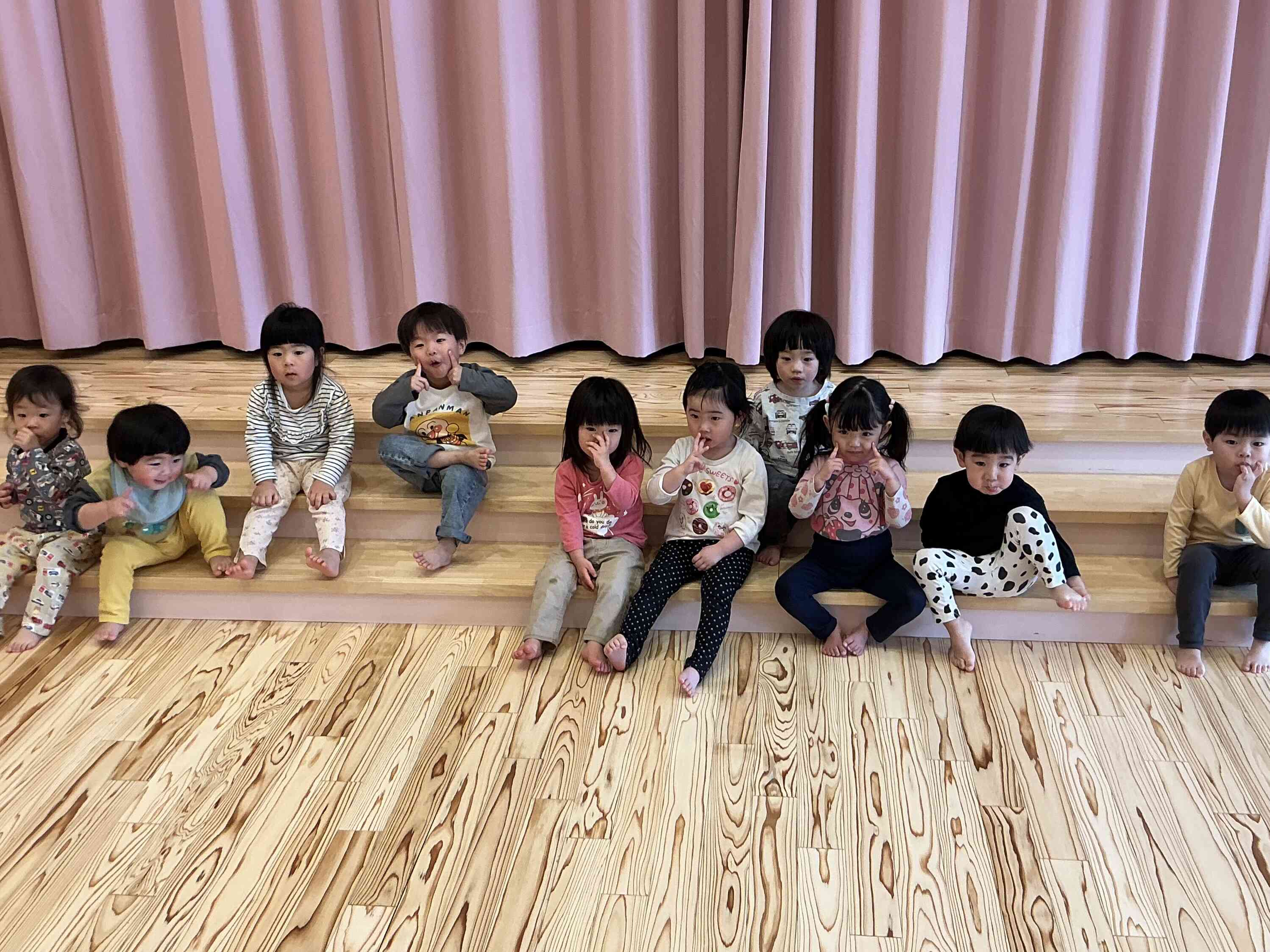 室内遊び　うさぎ組（2歳児）