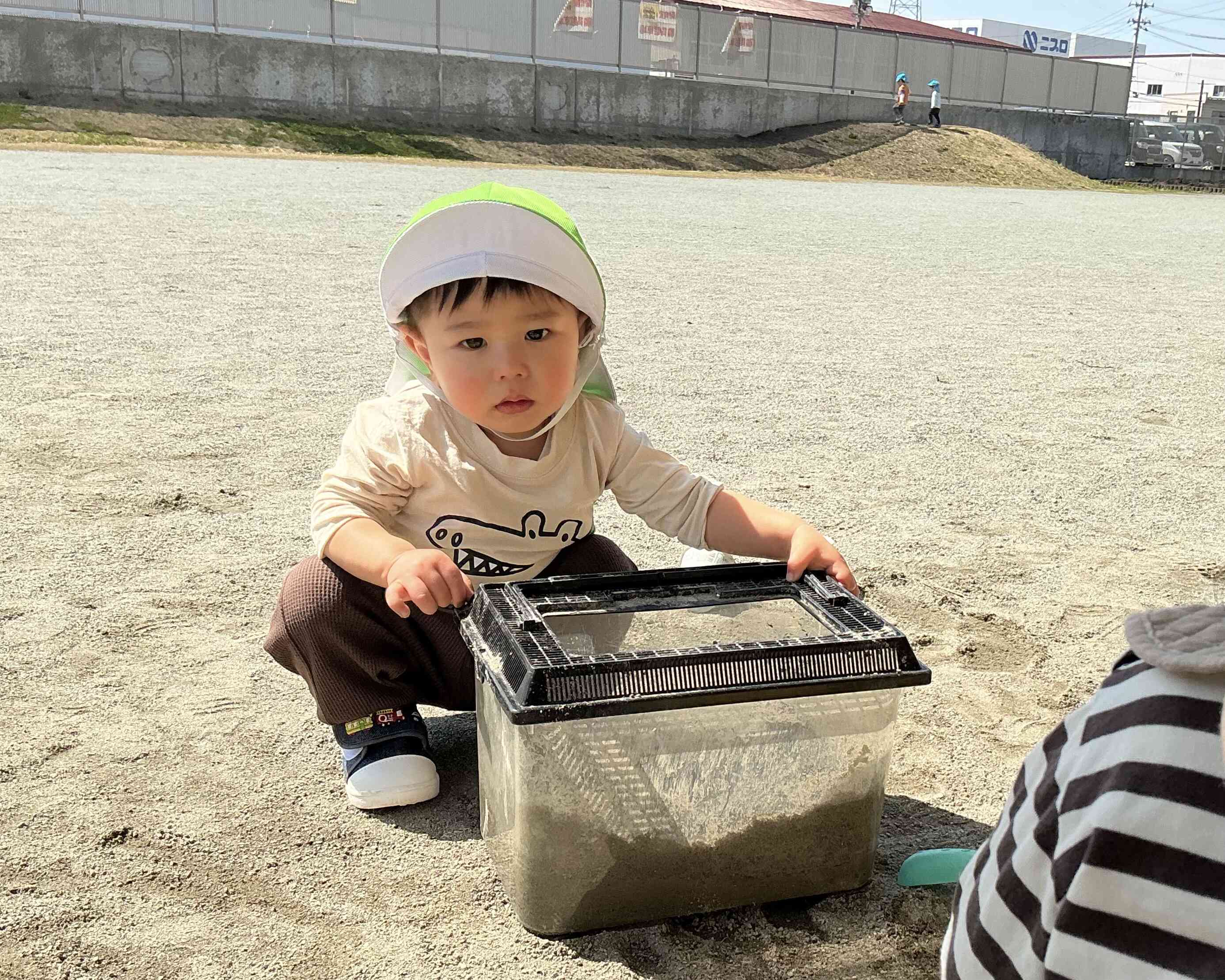 砂遊びがお気に入りなの！