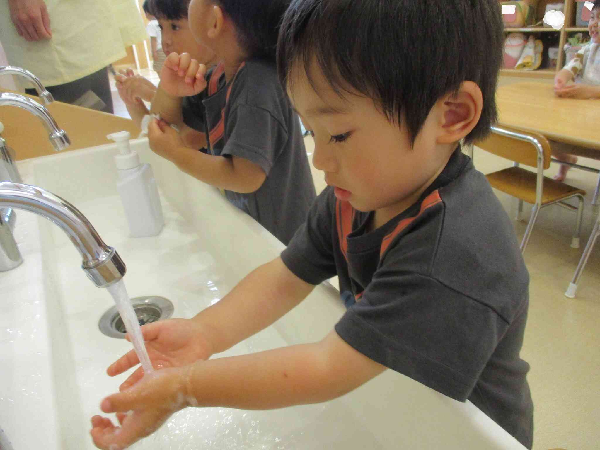 食育　手洗いをしよう!