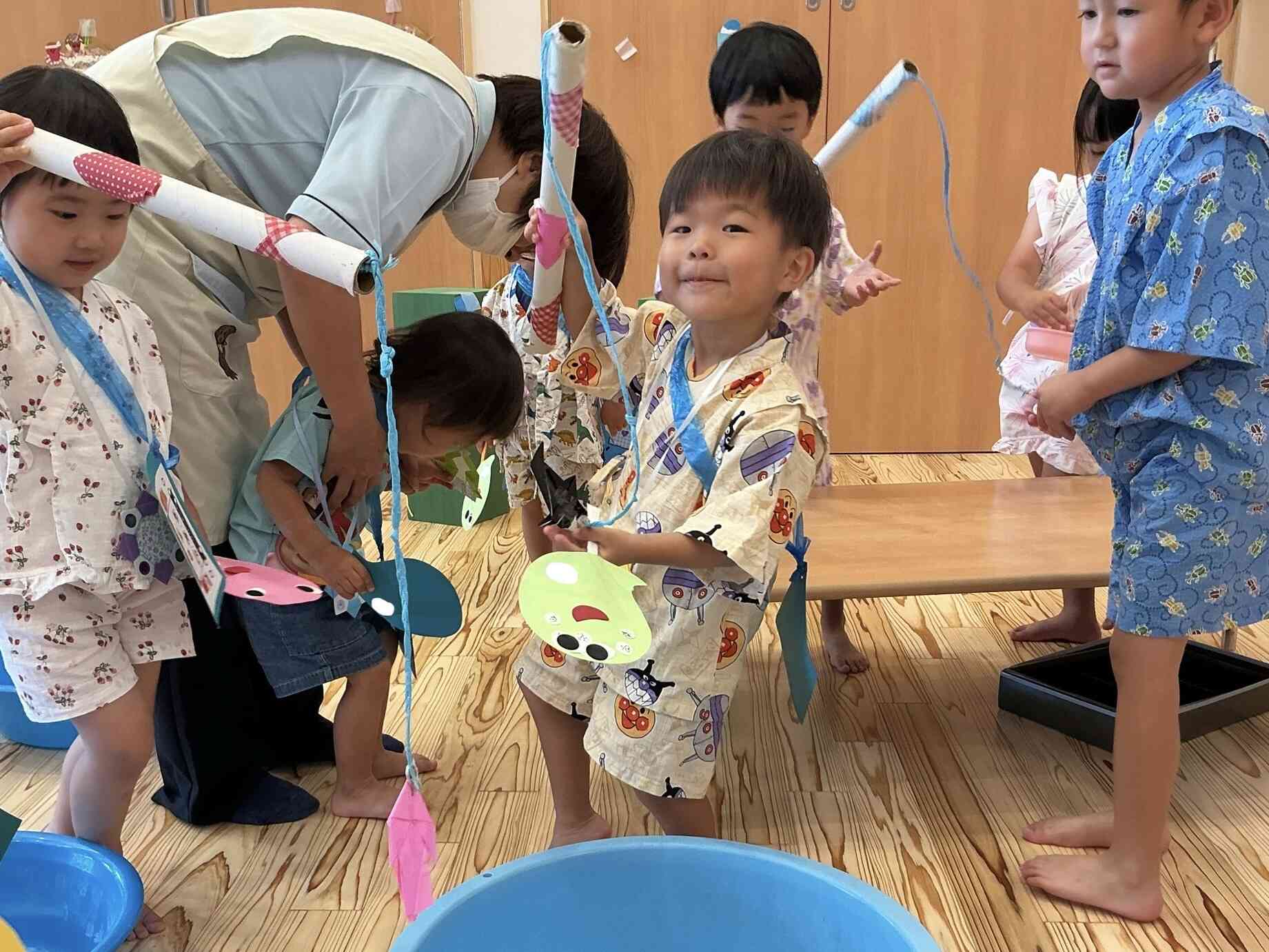 夏祭りごっこ　うさぎ組（2歳児）