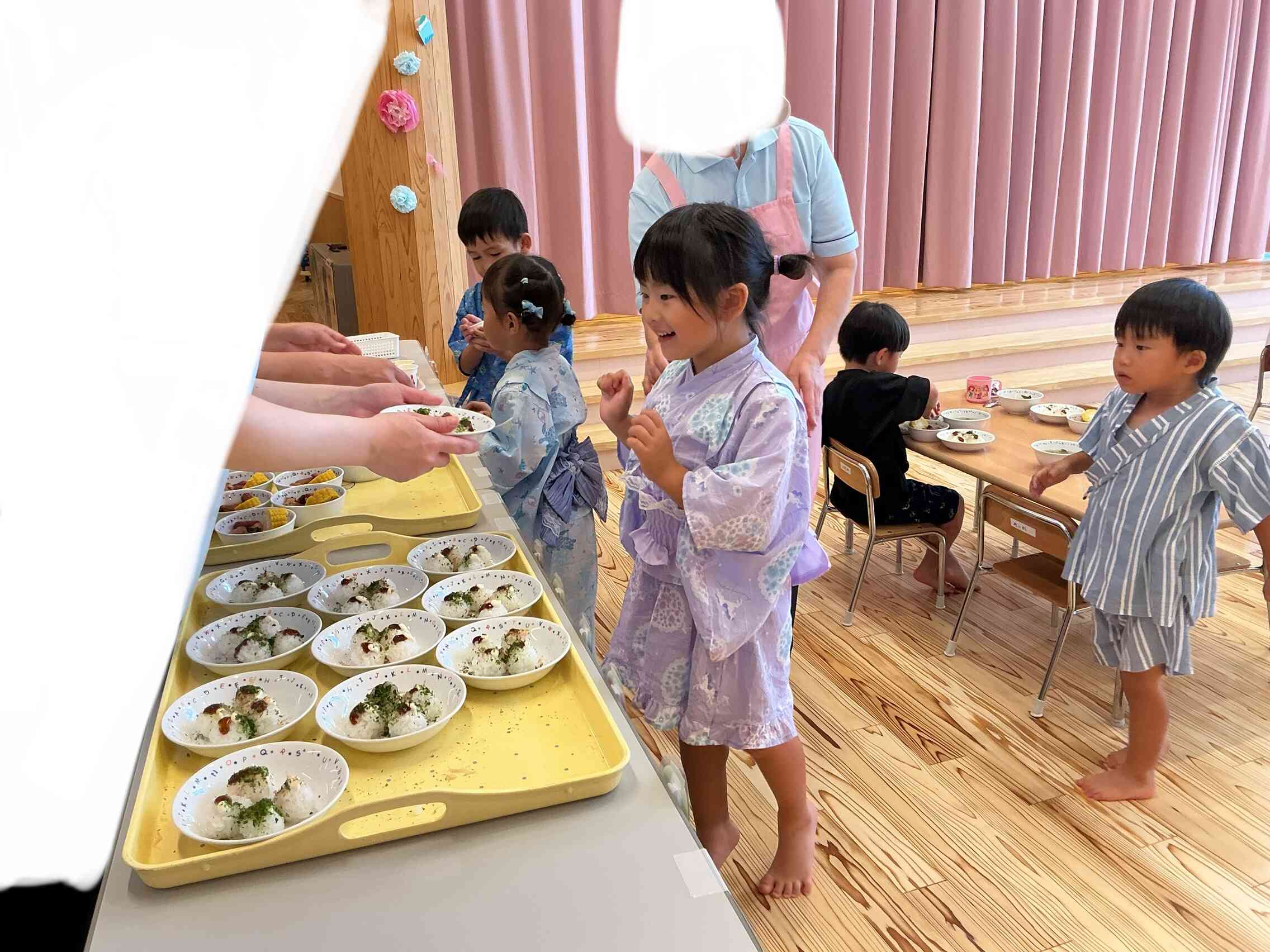 屋台風の給食