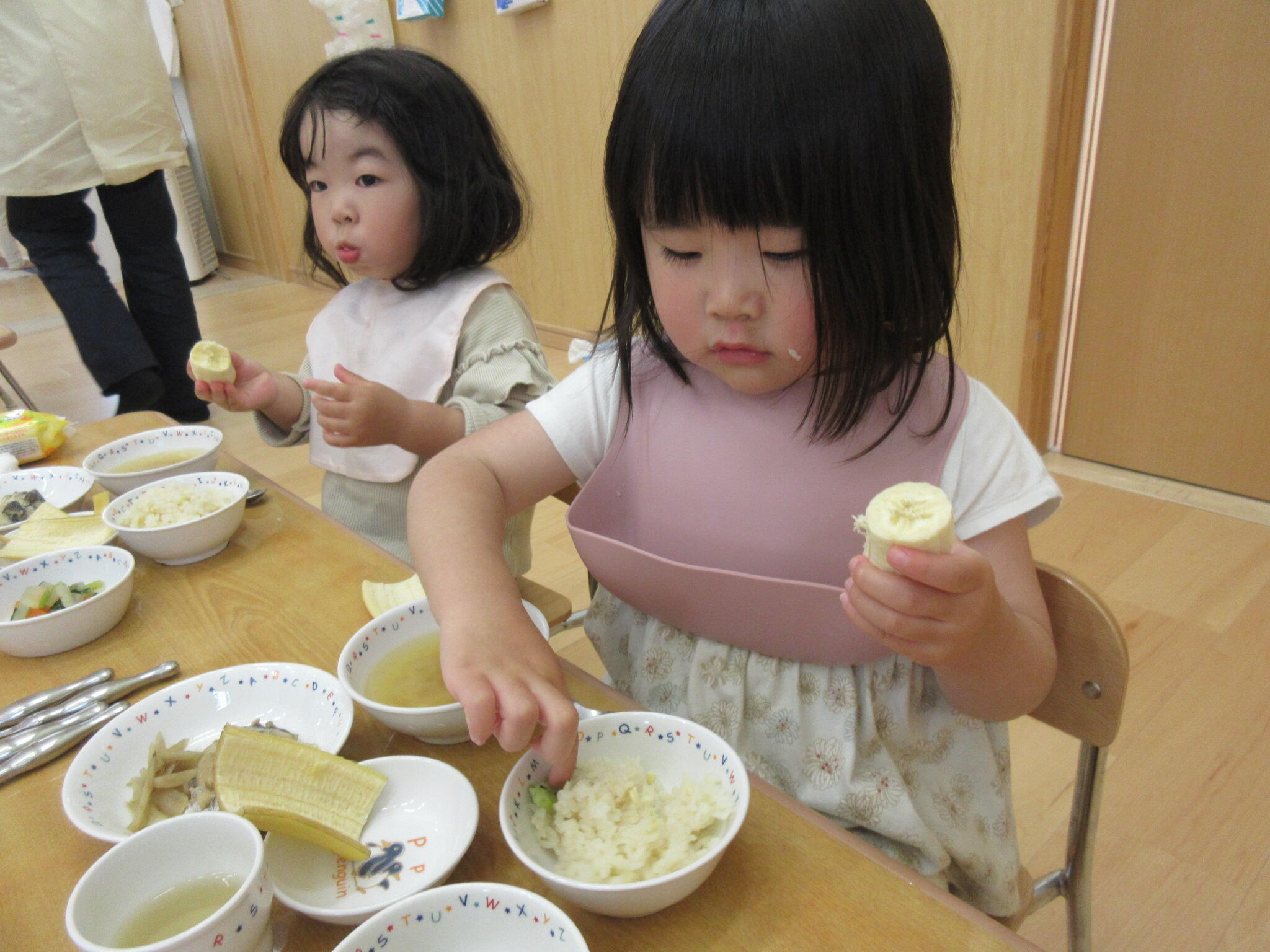 まずはバナナから、「いただきます」