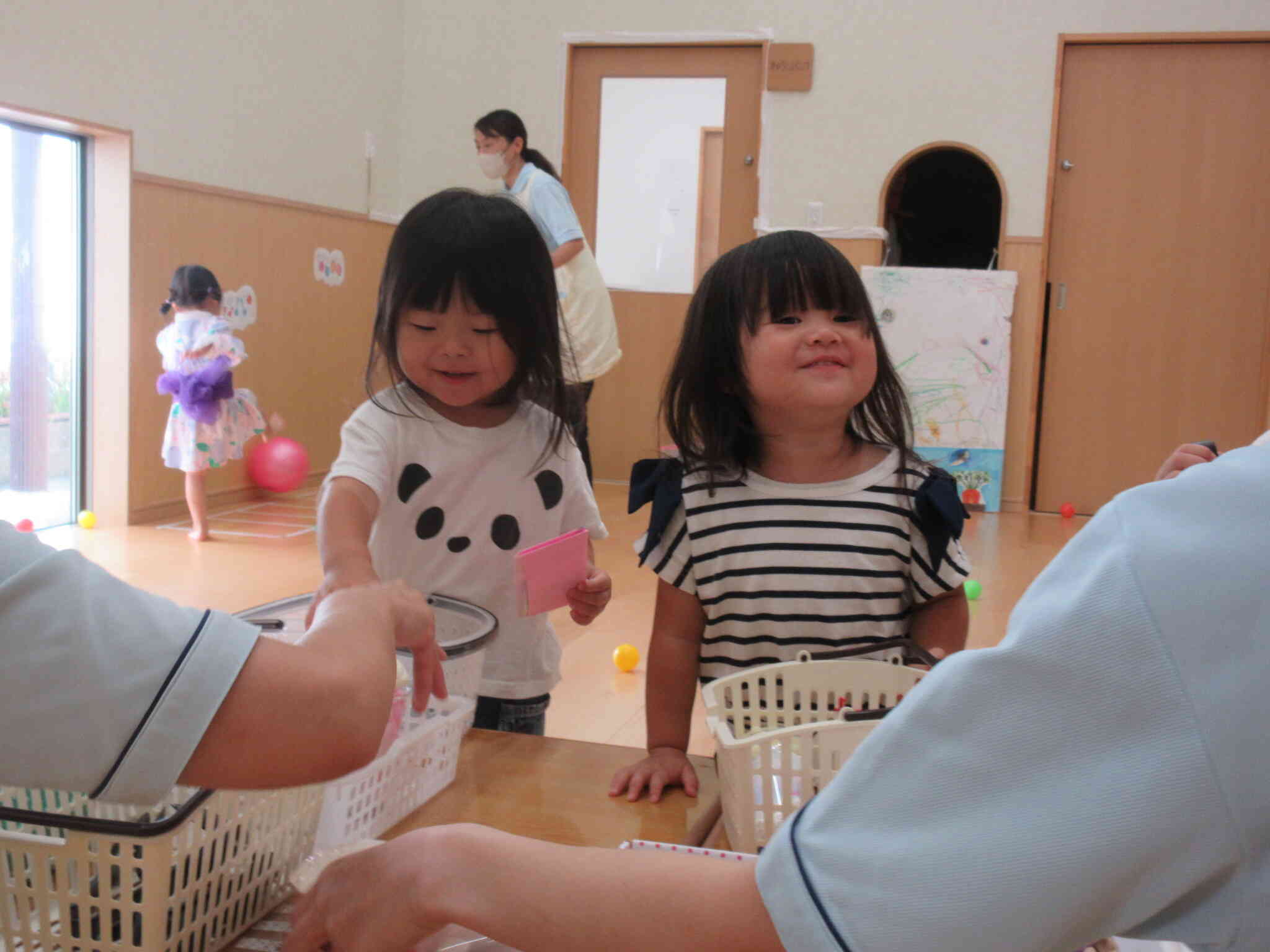 お客さんにも挑戦。これくださ～い！