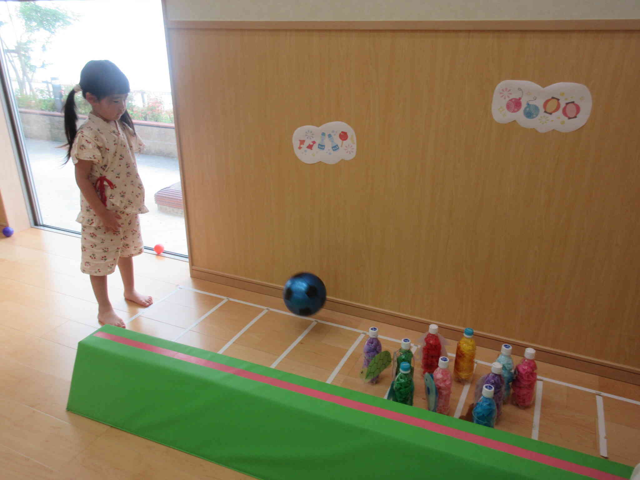 ボーリング、楽しいね。倒れたかな~?