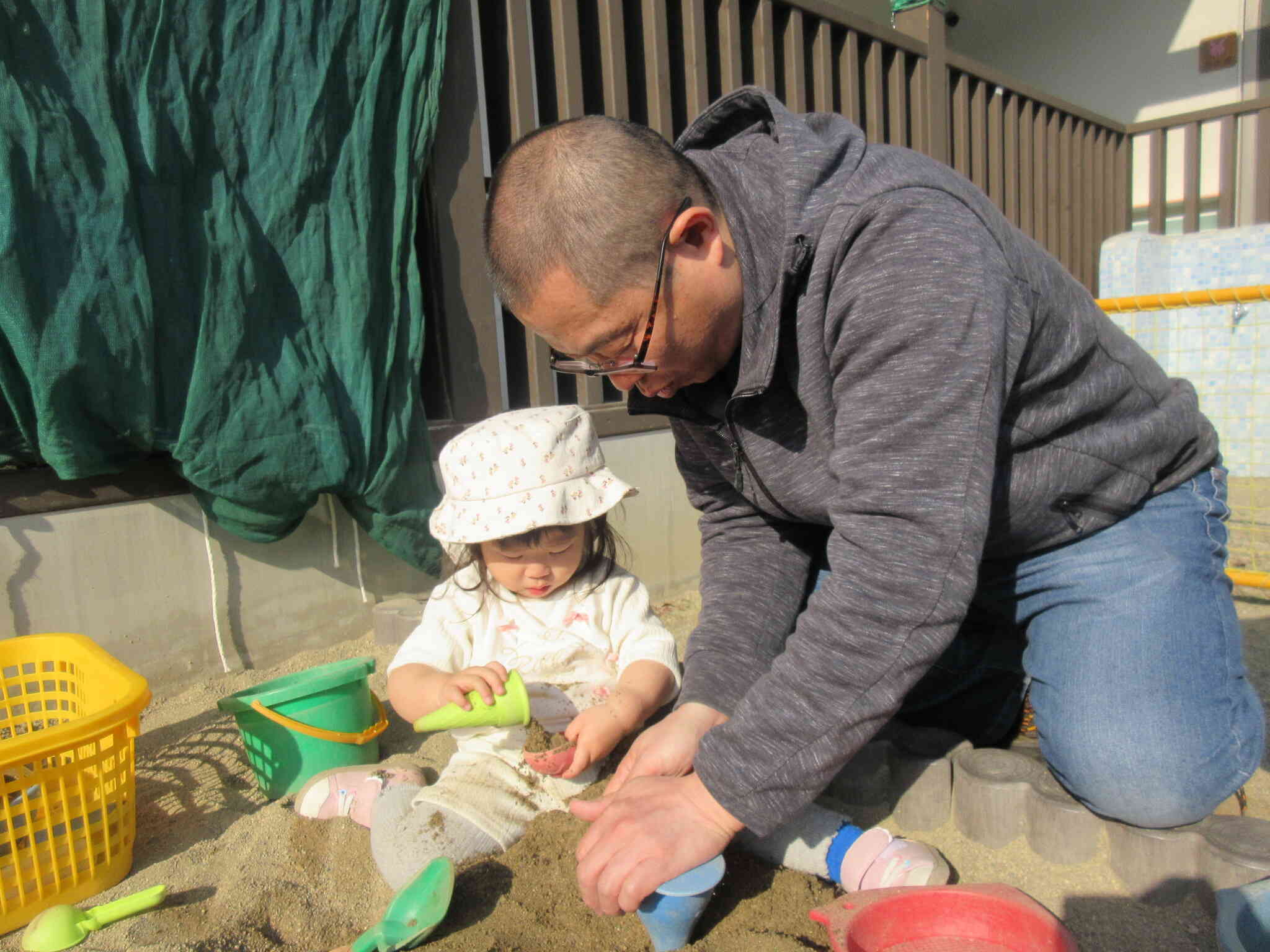 お父さんとお砂で遊んだよ！何ができるかな！？