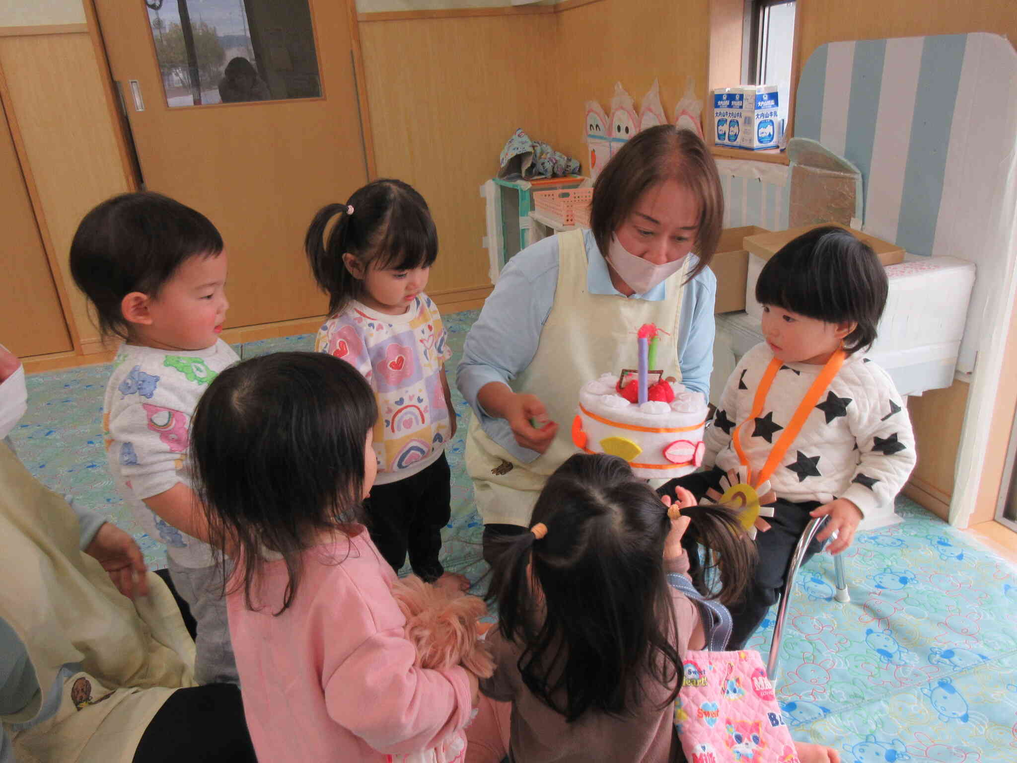 みんなでお祝い！！大盛り上がり・・！