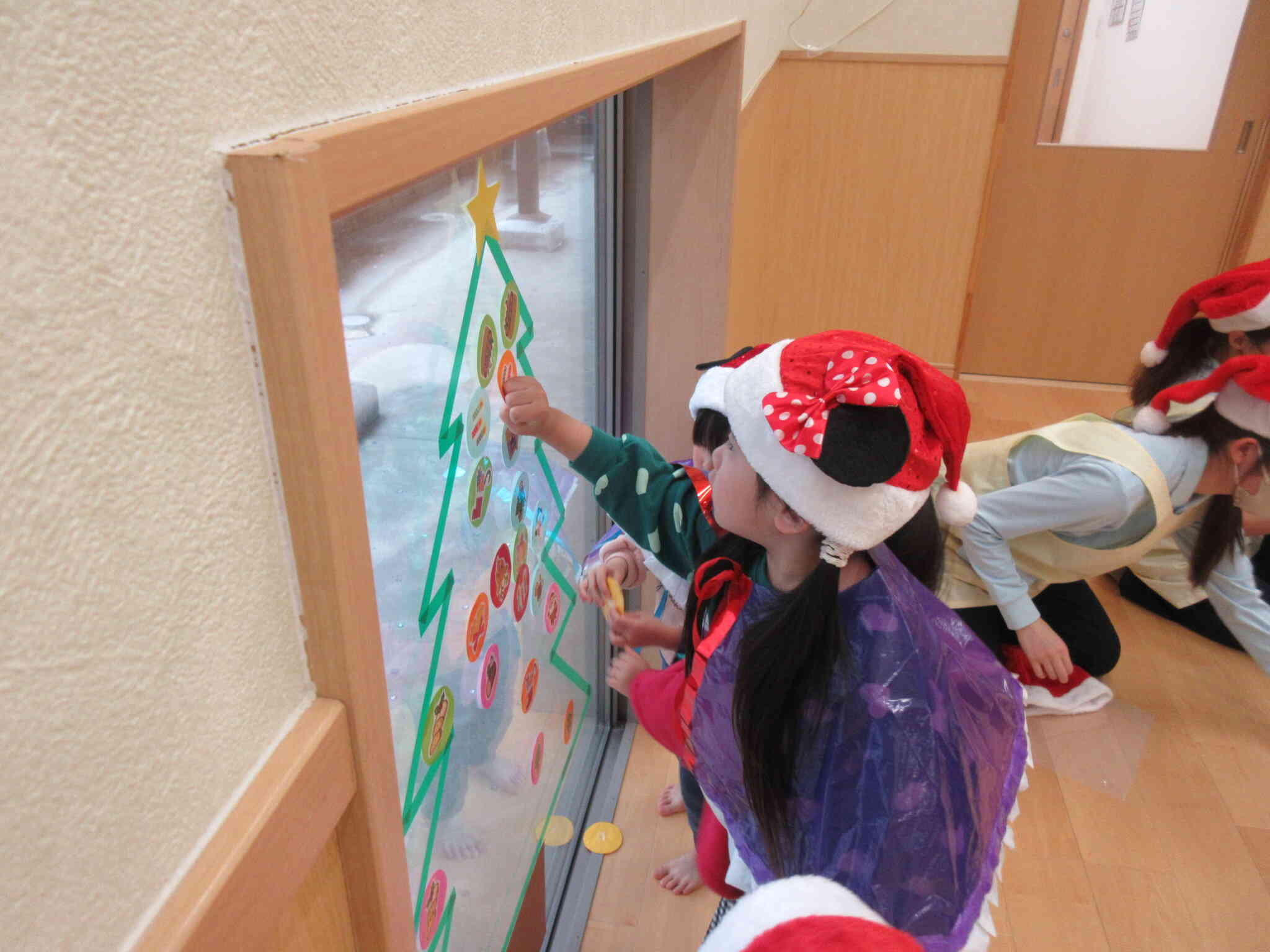 ホールにもツリーを作ったよ。とても素敵だね！